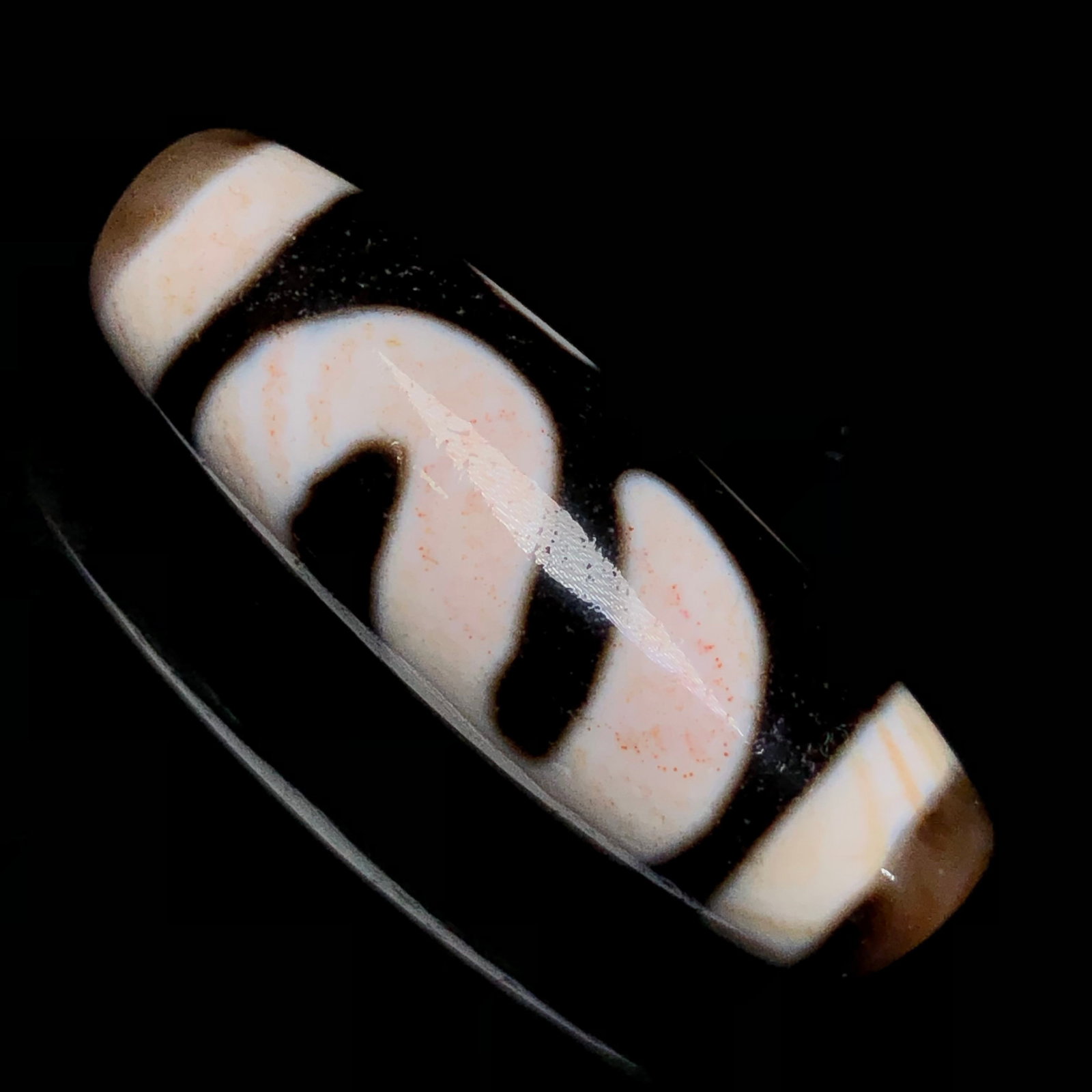 An Exquisite Dzi Bead Pendant: Estimated Value:800-1600 An Exquisite Dzi Bead Pendant,Size:35mmx12mm,Weight:7.5g 天珠挂件