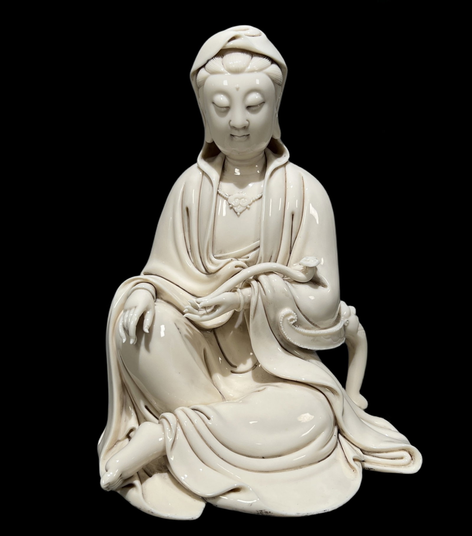 A Solemn Blance-De-Chine Statue of Avalokitesvara: Estimated Value:4000-8000 A Solemn Blance-De-Chine Statue of Avalokitesvara,Qing Dynasty, China,Size:11.8in 德化瓷观音像,中国清代