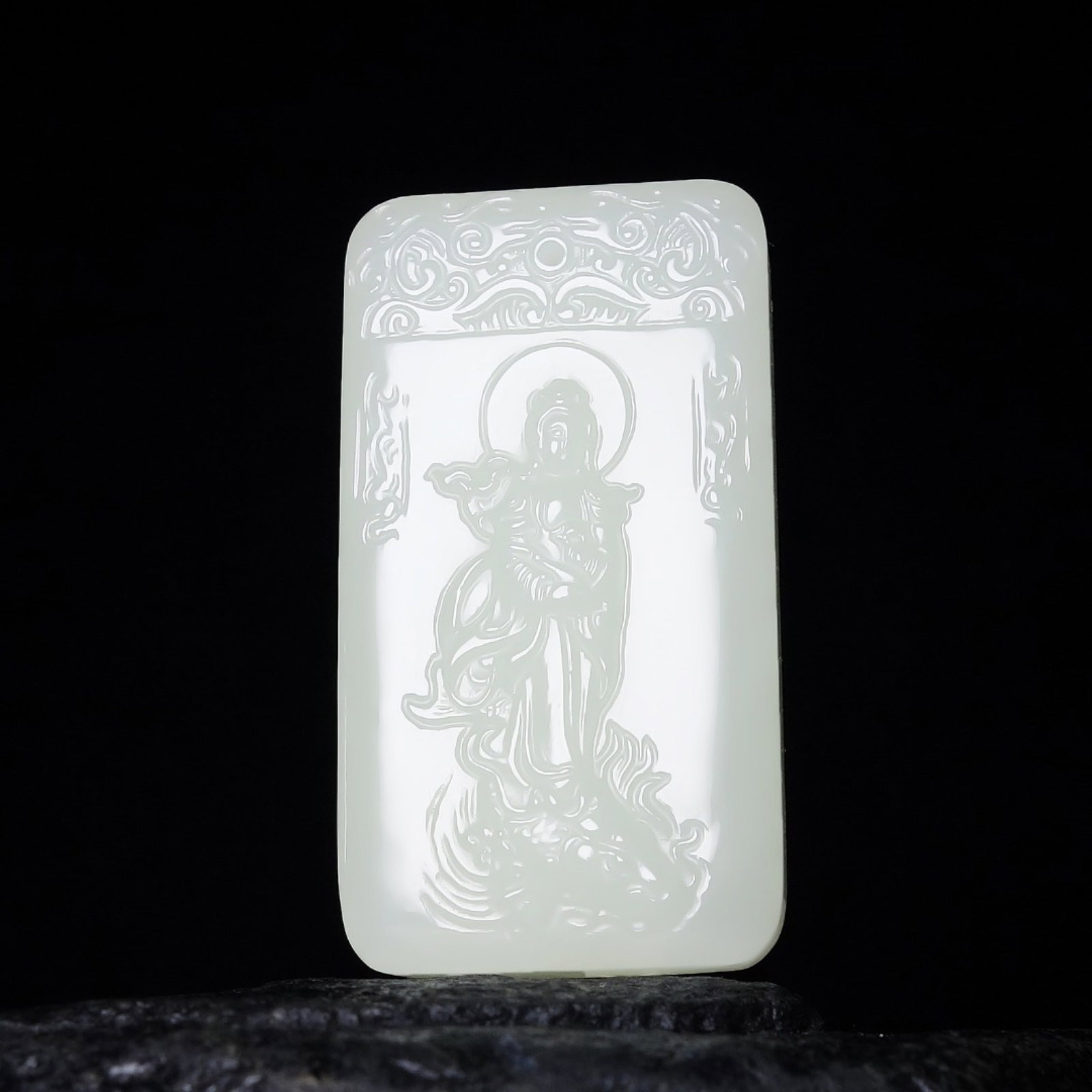 An Exquisite White Jade Statue of Avalokitesvara Pendant: Estimated Value:800-1600 An Exquisite White Jade Statue of Avalokitesvara Pendant,Size:50mmx27mmx9mm 白玉观音像挂件