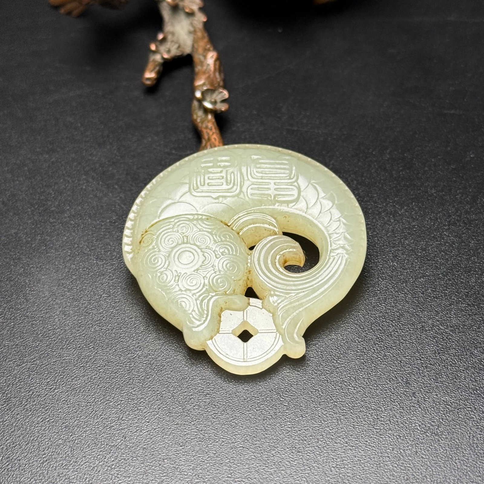 An Exquisite White Jade Fish-Shaped Pendant - 5