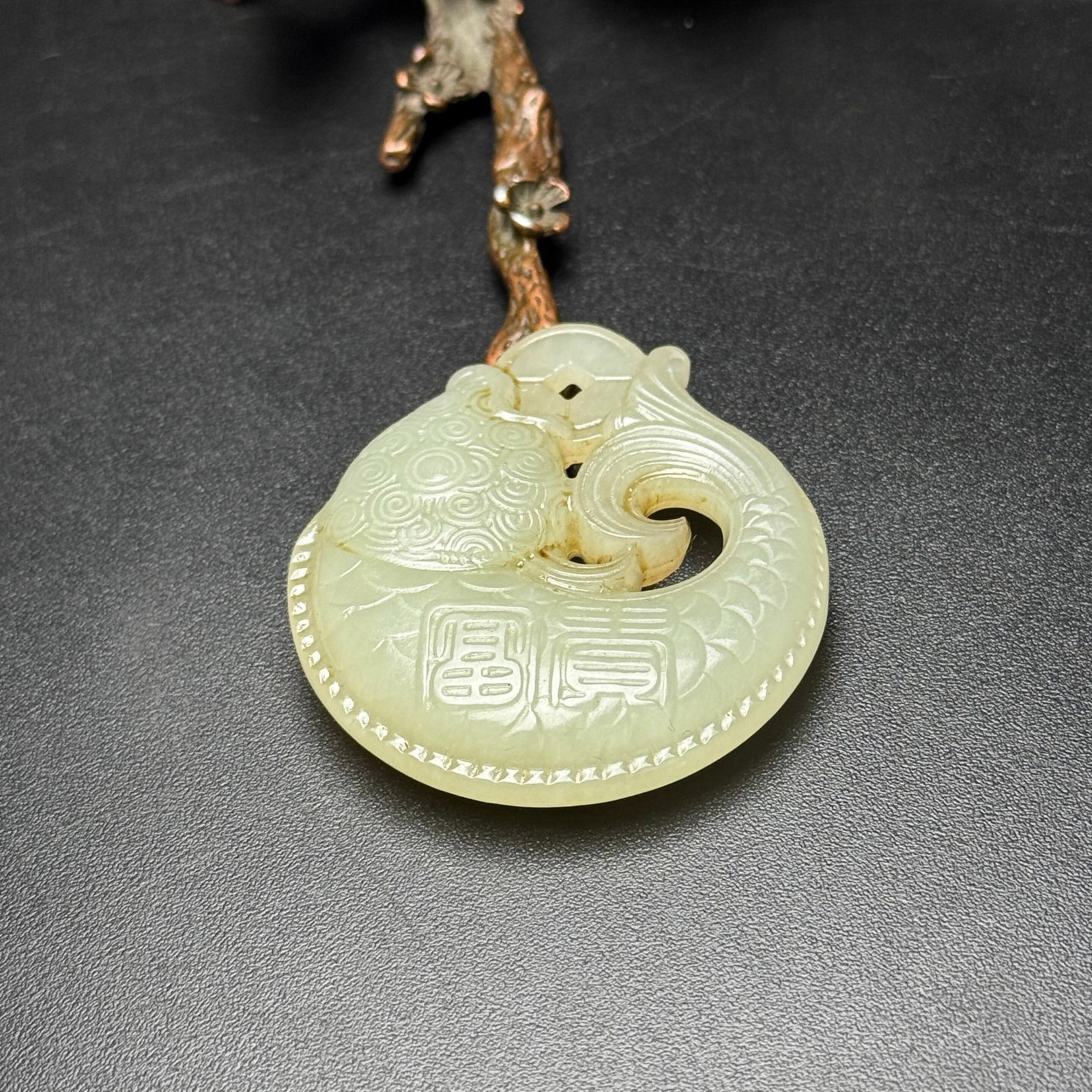 An Exquisite White Jade Fish-Shaped Pendant - 6