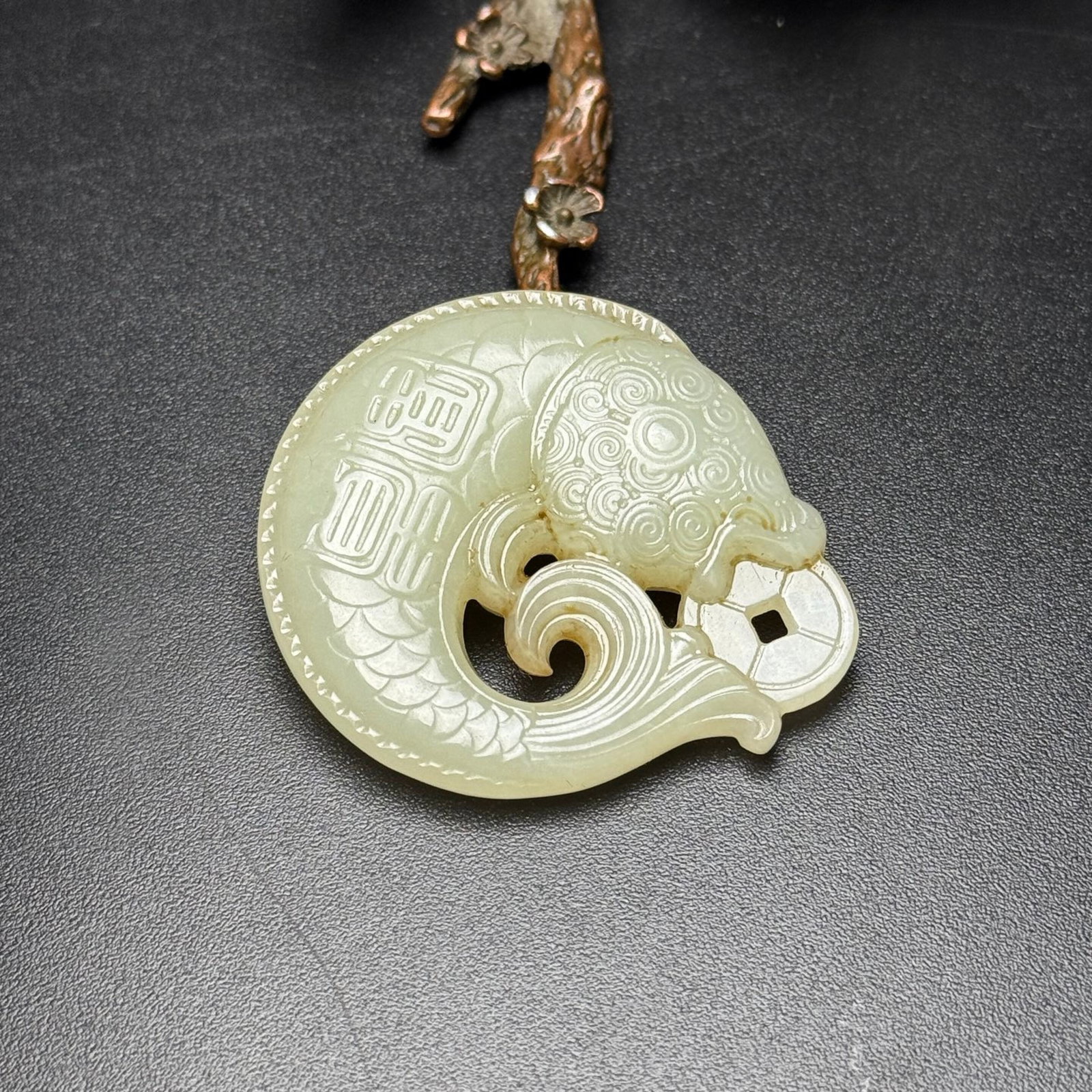 An Exquisite White Jade Fish-Shaped Pendant - 7