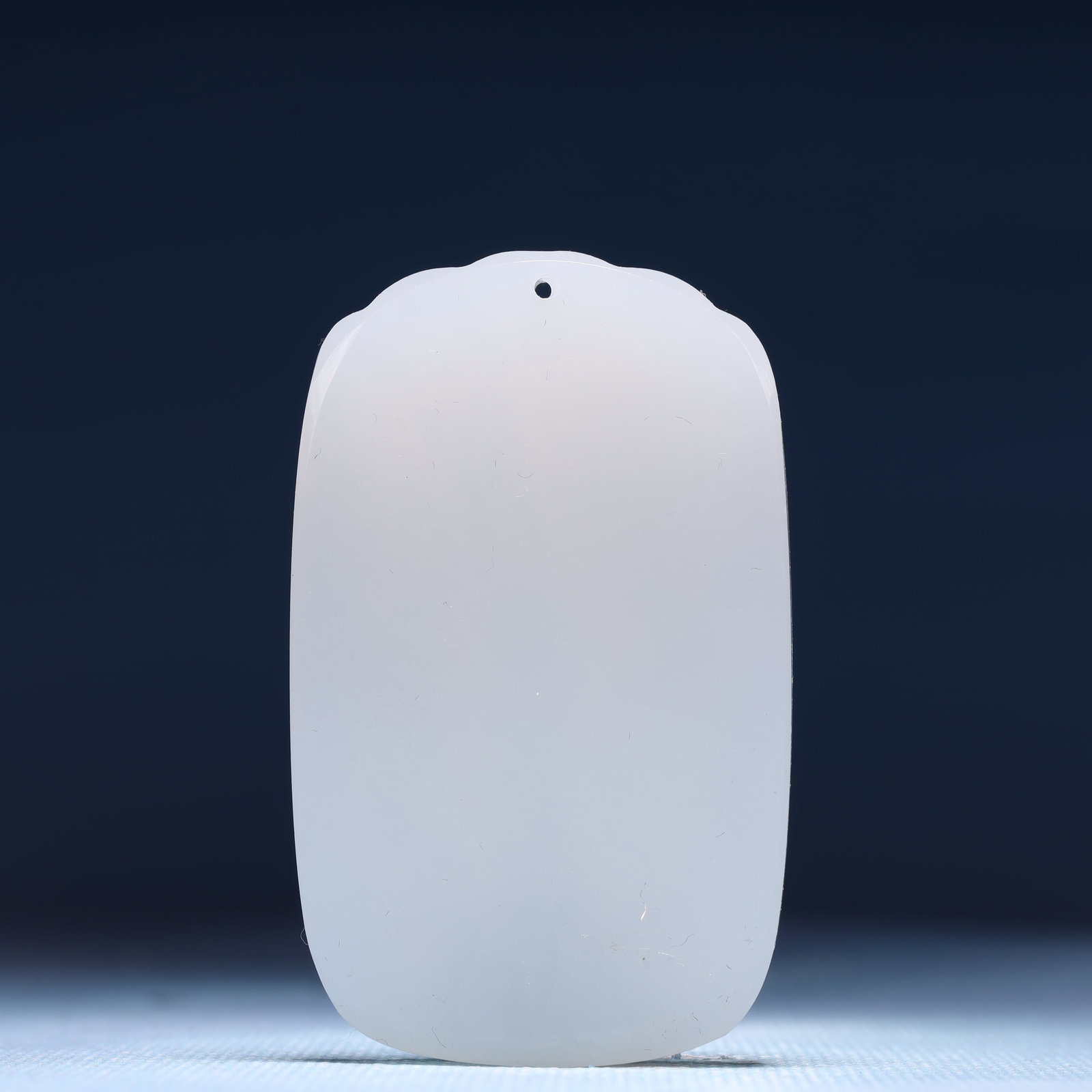 An Exquisite White Jade Statue of Avalokitesvara Pendant - 4