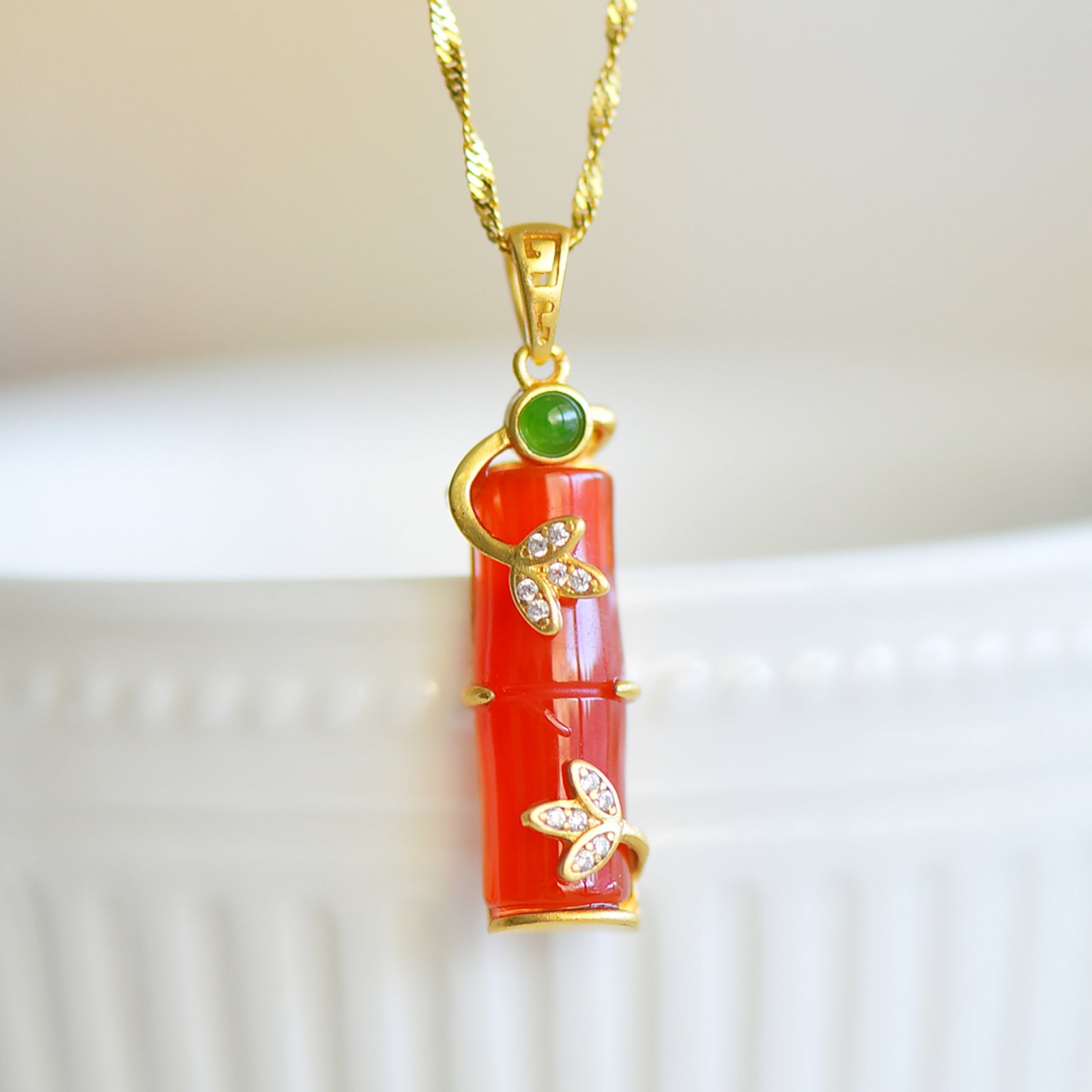 An Exquisite Sterling Silver-Gold Plated Inlaid Agate Pendant,Inlaid Diamond With Jasper: Estimated Value:200-400 An Exquisite Sterling Silver-Gold Plated Inlaid Agate Pendant,Inlaid Diamond With Jasper,Size:8mmx23mm