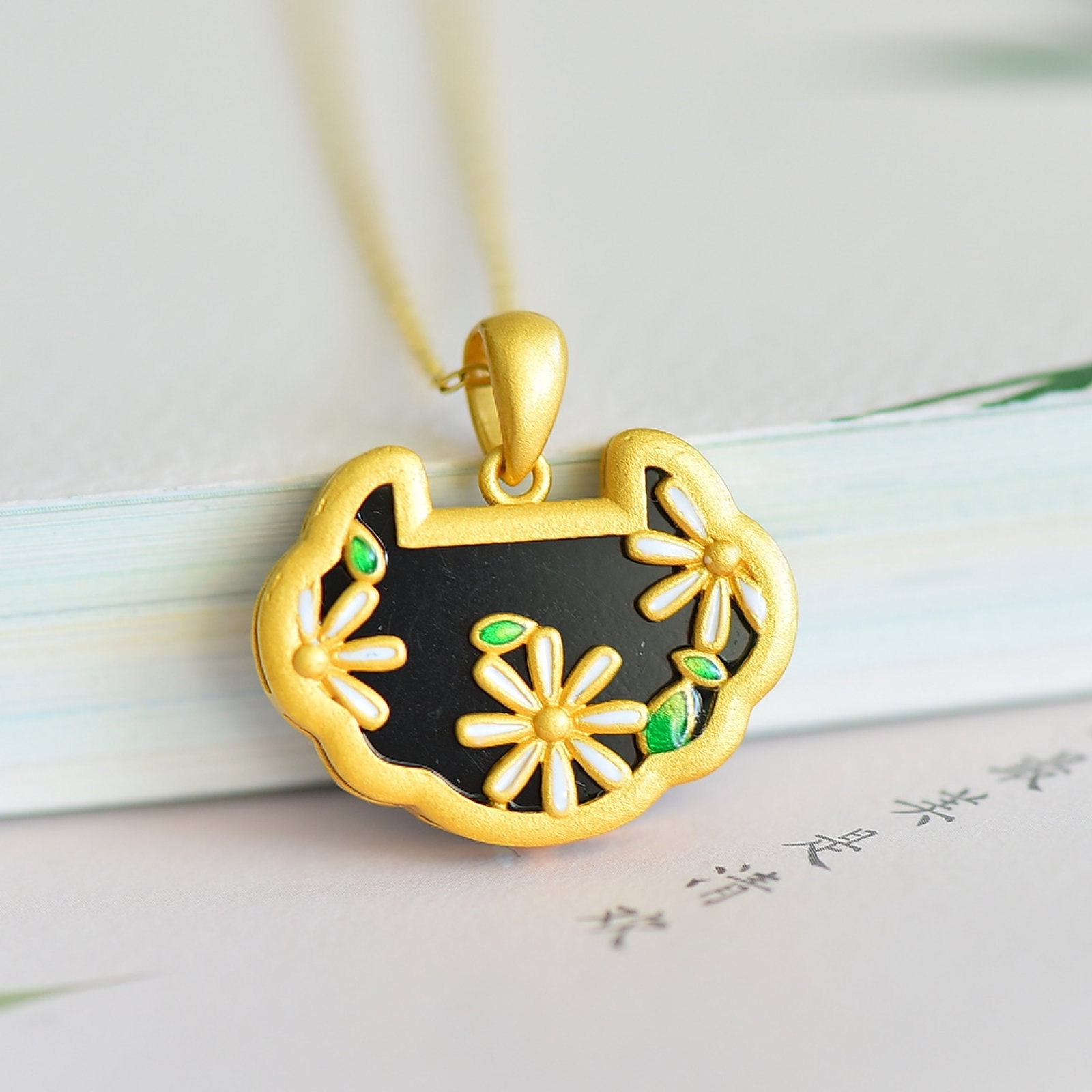 An Exquisite Sterling Silver-Gold Plated Inlaid Black Jade Pendant - 3