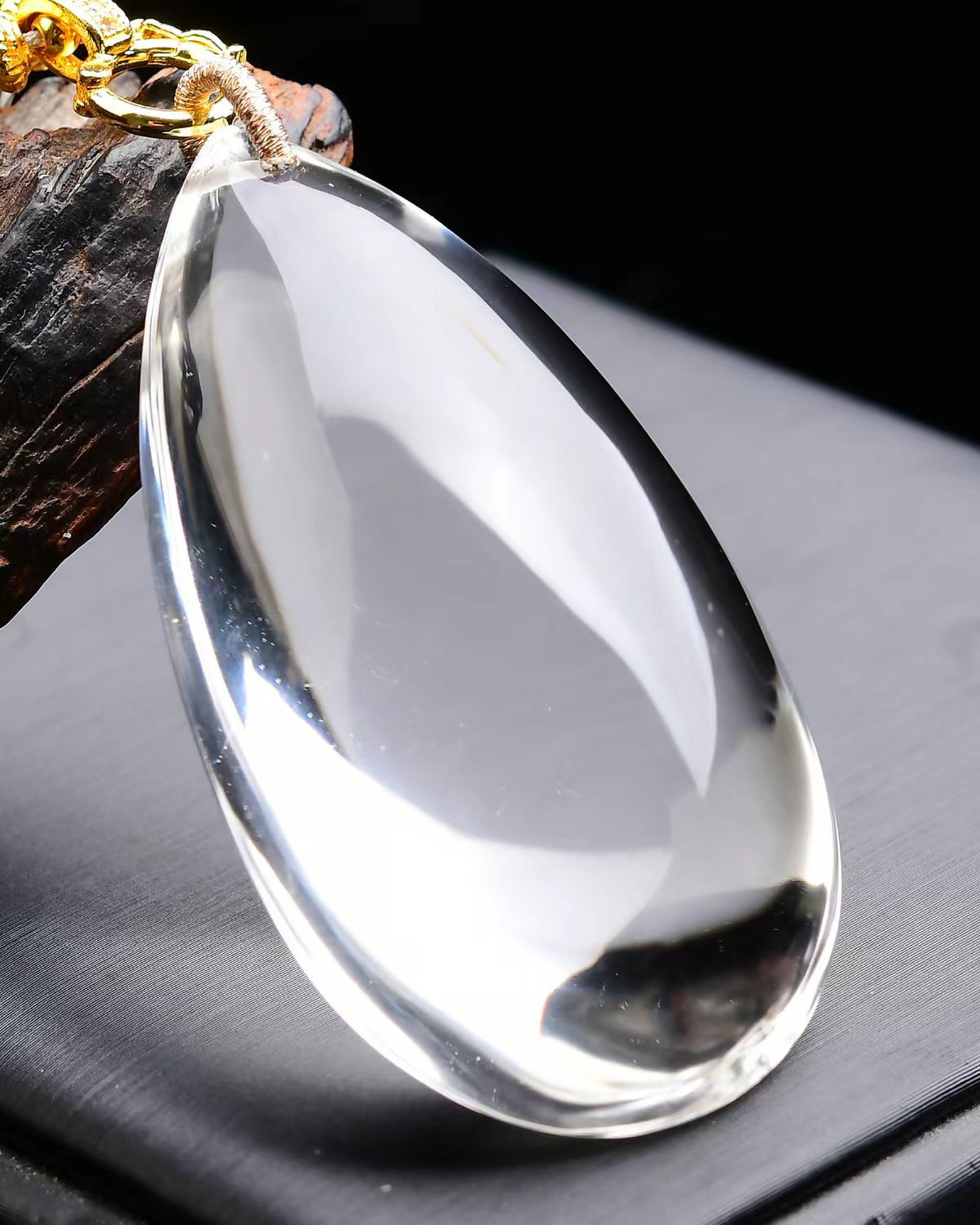 An Exquisite Crystal Pendant - 3