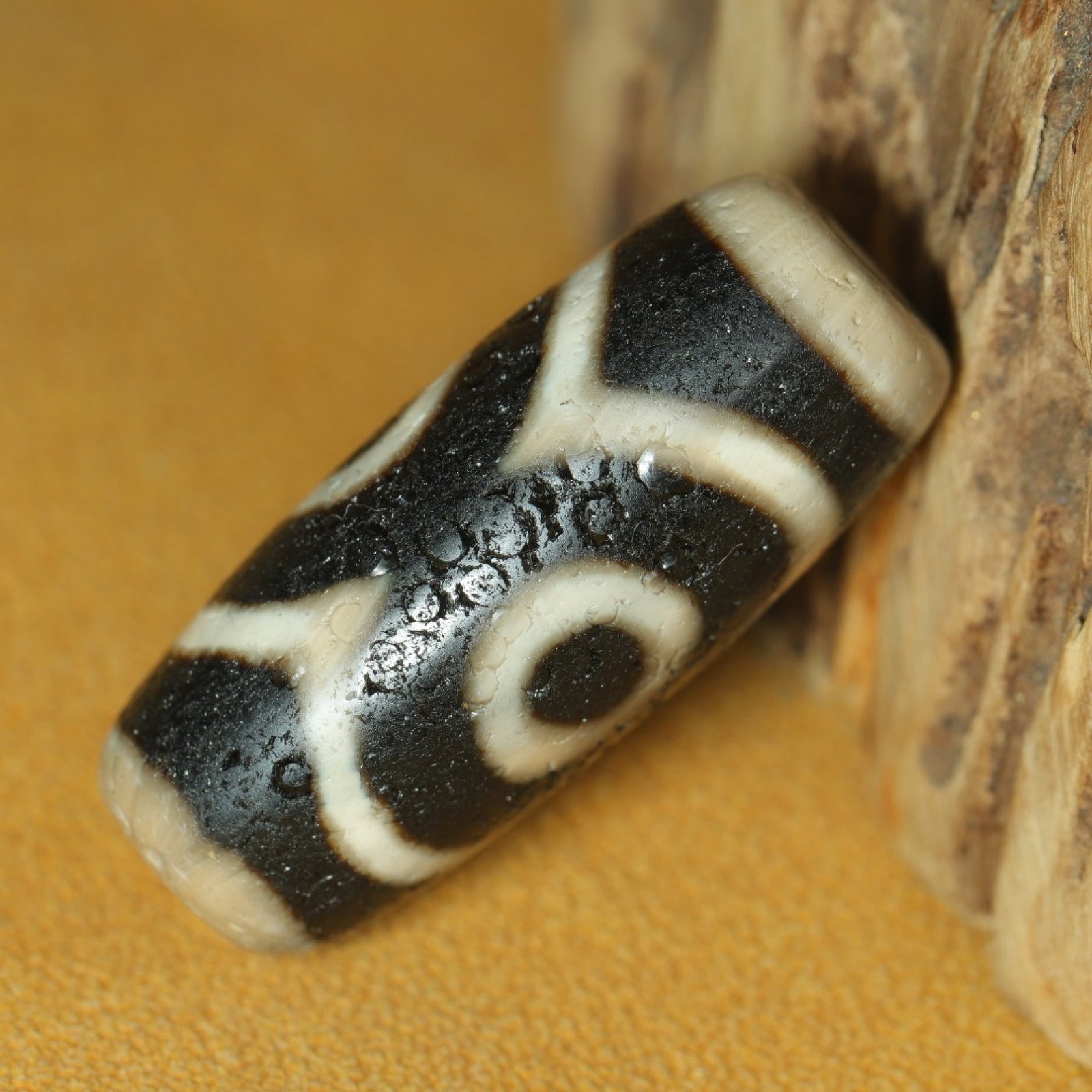 An Exquisite Three Eyes Dzi Bead Pendant - 3