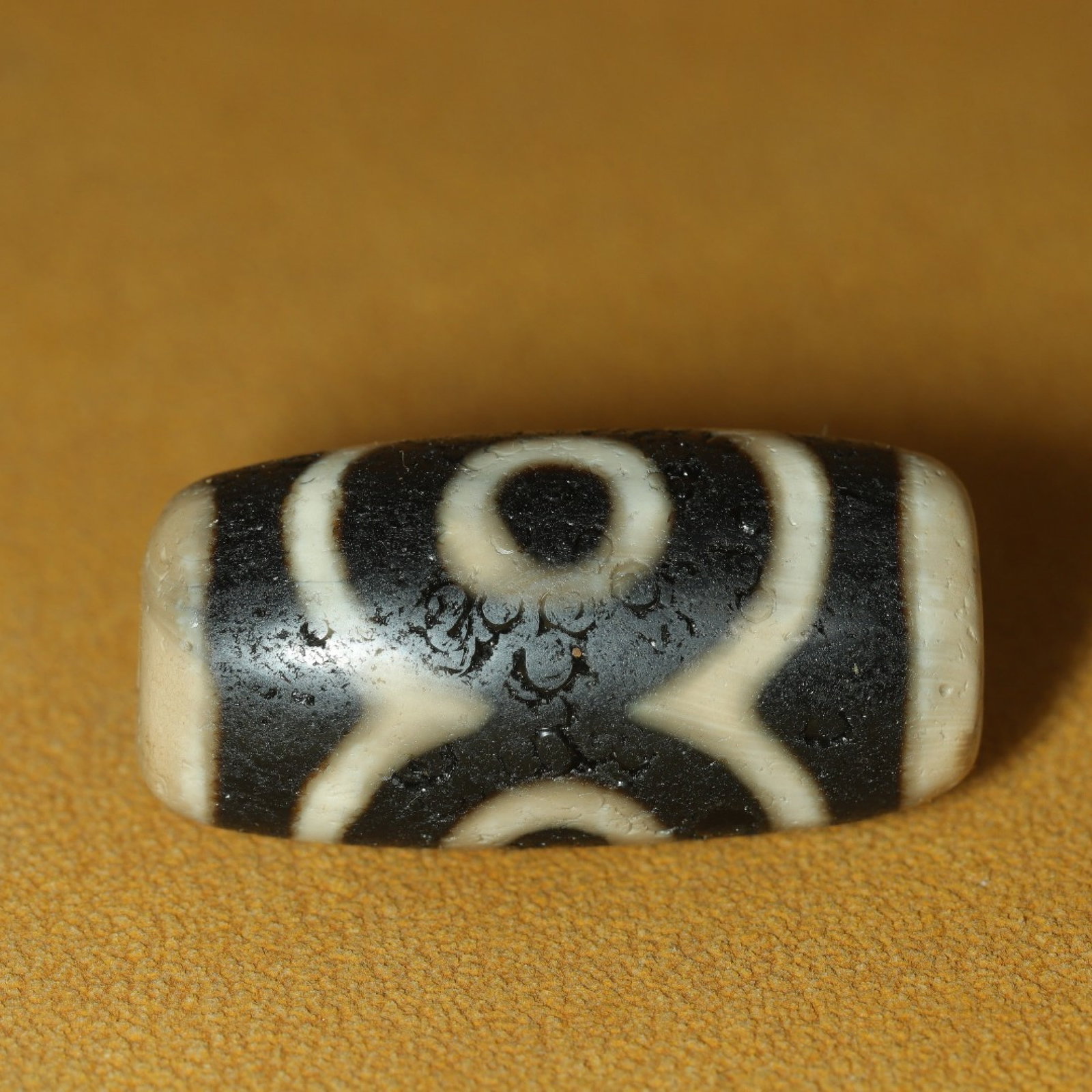 An Exquisite Three Eyes Dzi Bead Pendant - 7