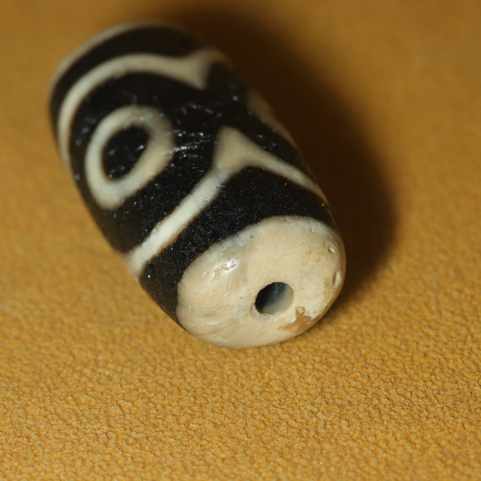 An Exquisite Three Eyes Dzi Bead Pendant - 9
