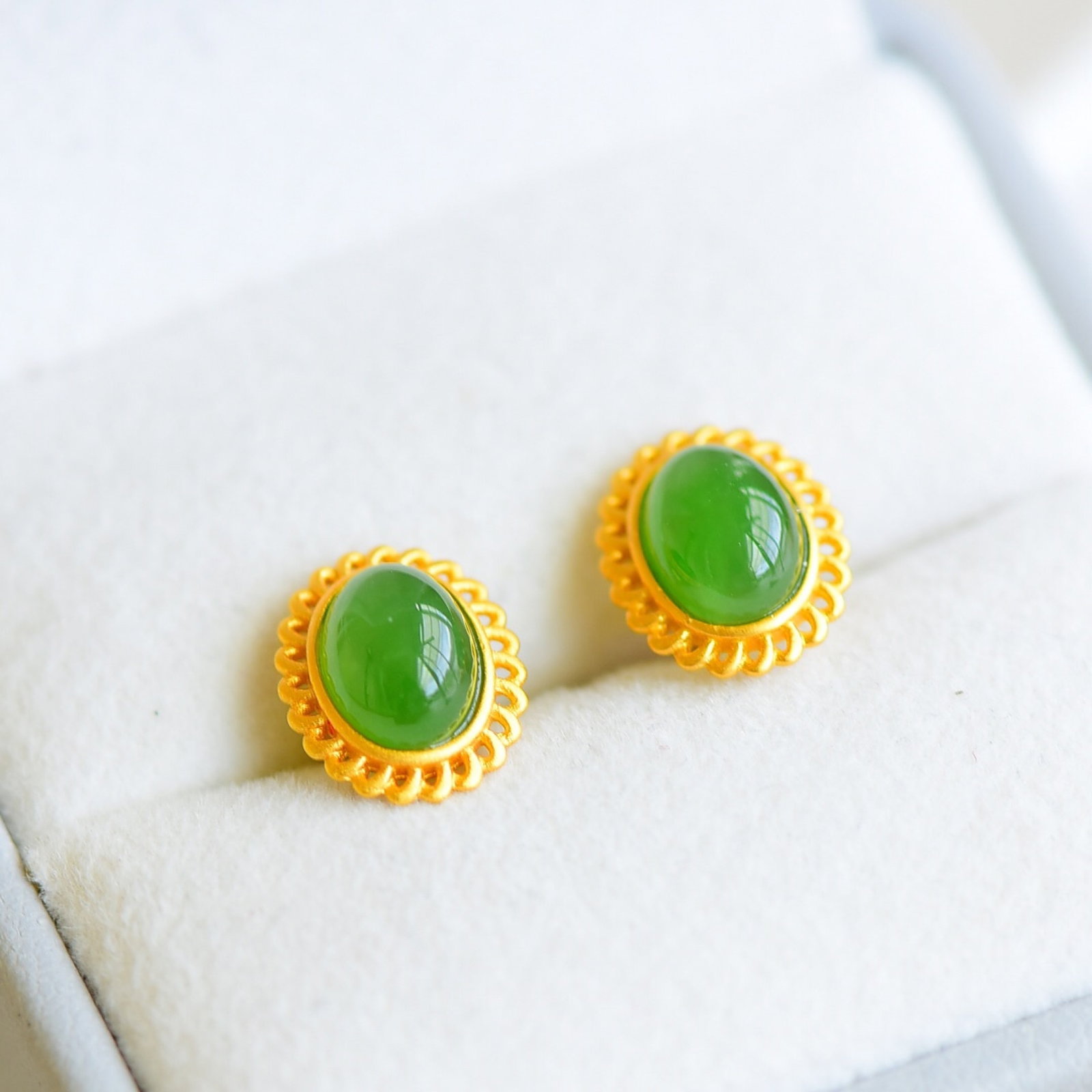 A Pair of Exquisite Sterling Silver-Gold Plated Inlaid Jasper Earrings - 5