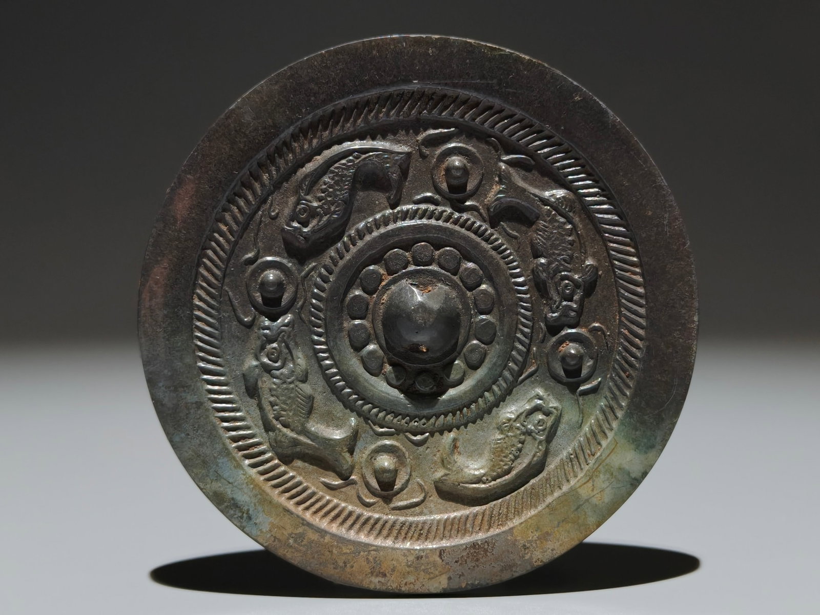 An Archaic Bronze Fish Pattern Mirror - 2