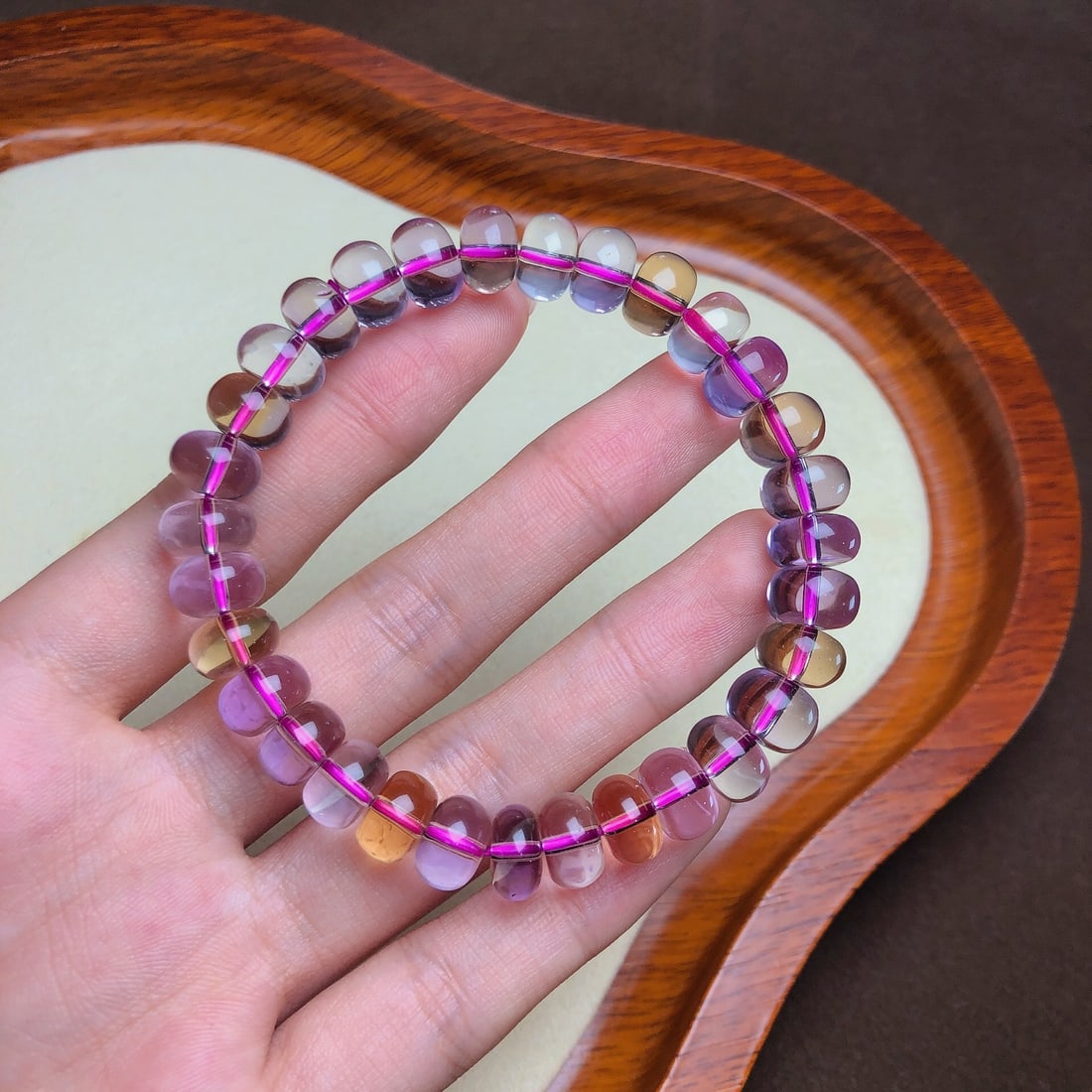 An Exquisite Crystal Bracelets: Estimated Value:1200-2400 An Exquisite Crystal Bracelets,Size:9.3mmx7mm,Weight:28.6g 水晶手串
