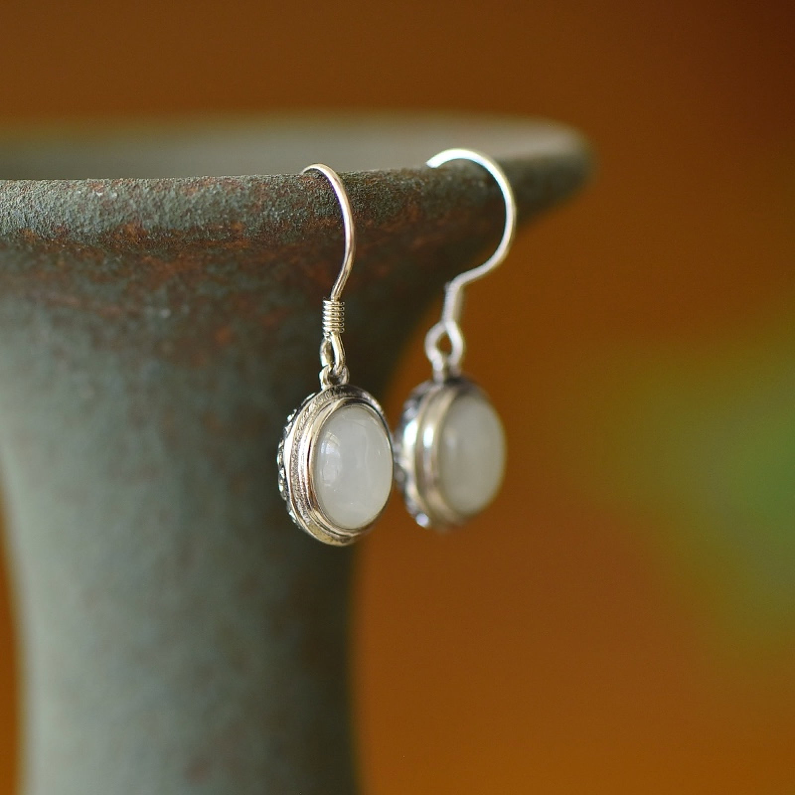 A Pair of Exquisite Sterling Silver Inlaid White Jade Earrings - 2