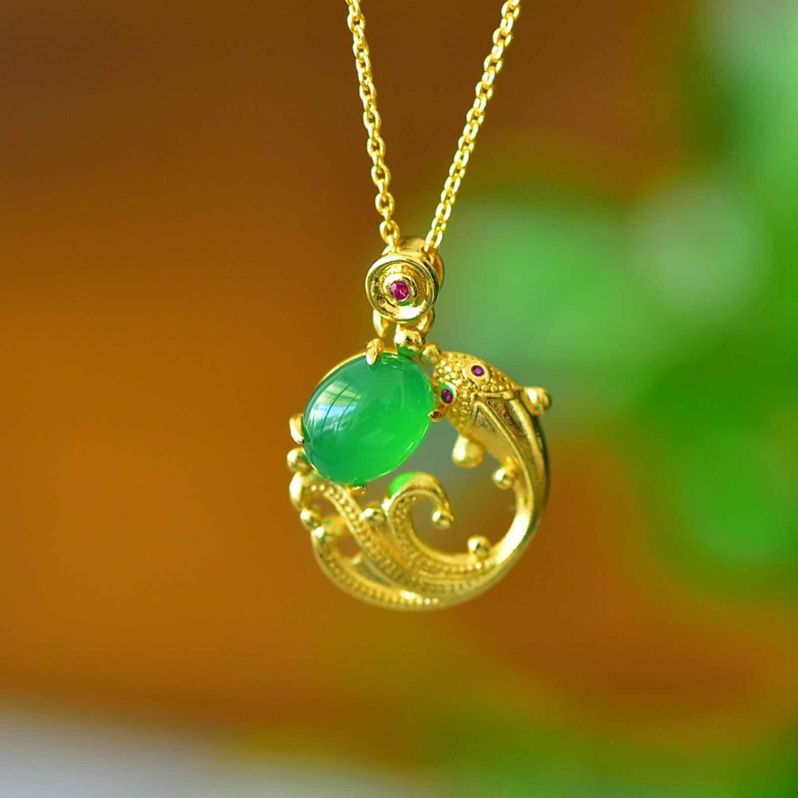 An Exquisite Pendant,Inlaid Diamond: Estimated Value:200-400 An Exquisite Pendant Size:8mmx10mm 吊坠