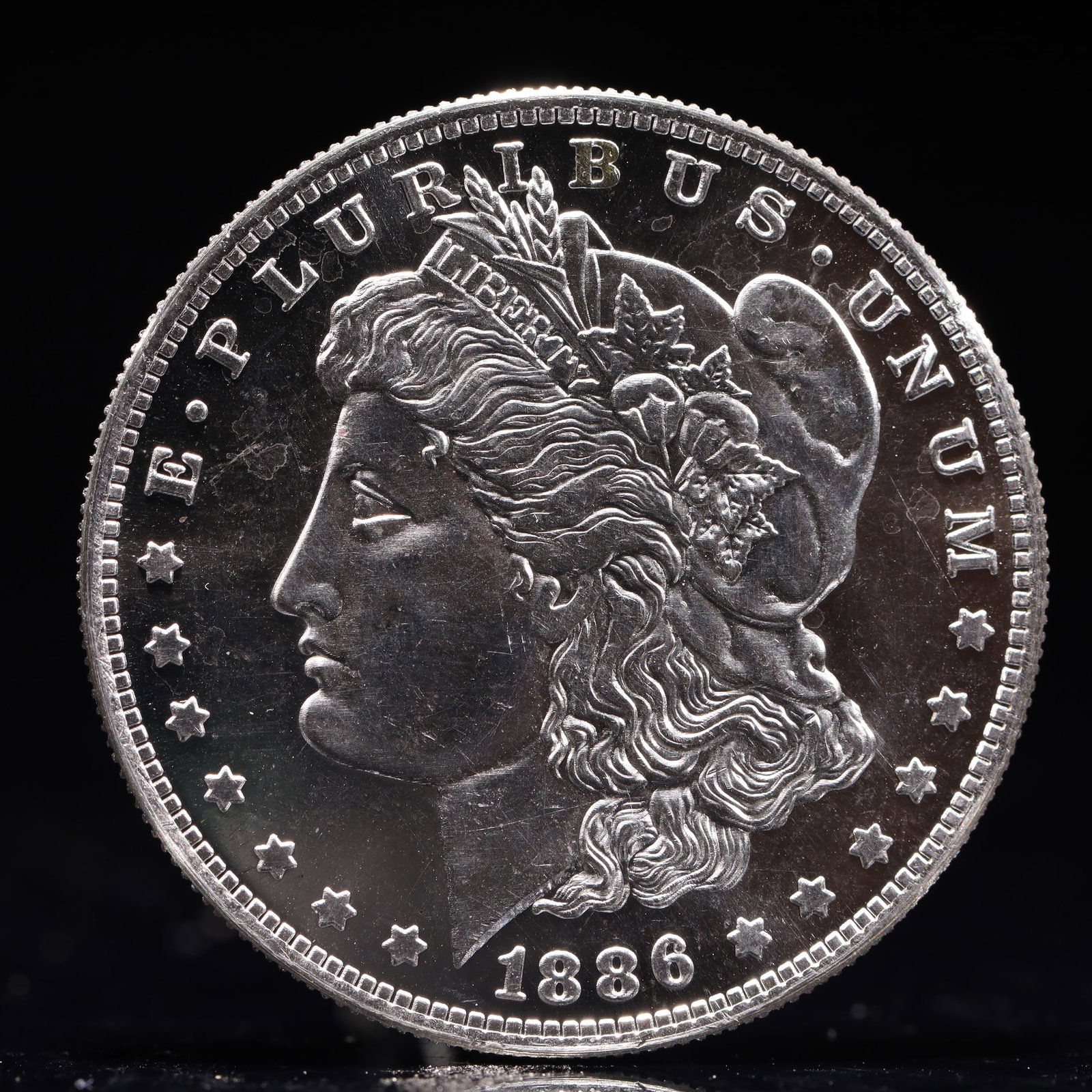 USA Morgan Dollar 1886 Coin: Estimated Value:2000-4000 Obv: profile bust with date below and E PLURIBUS UNUM legend and stars around. Rev: eagle with In God we trust above within wreath with UNITED STATES OF AMERICA ONE DOLLAR