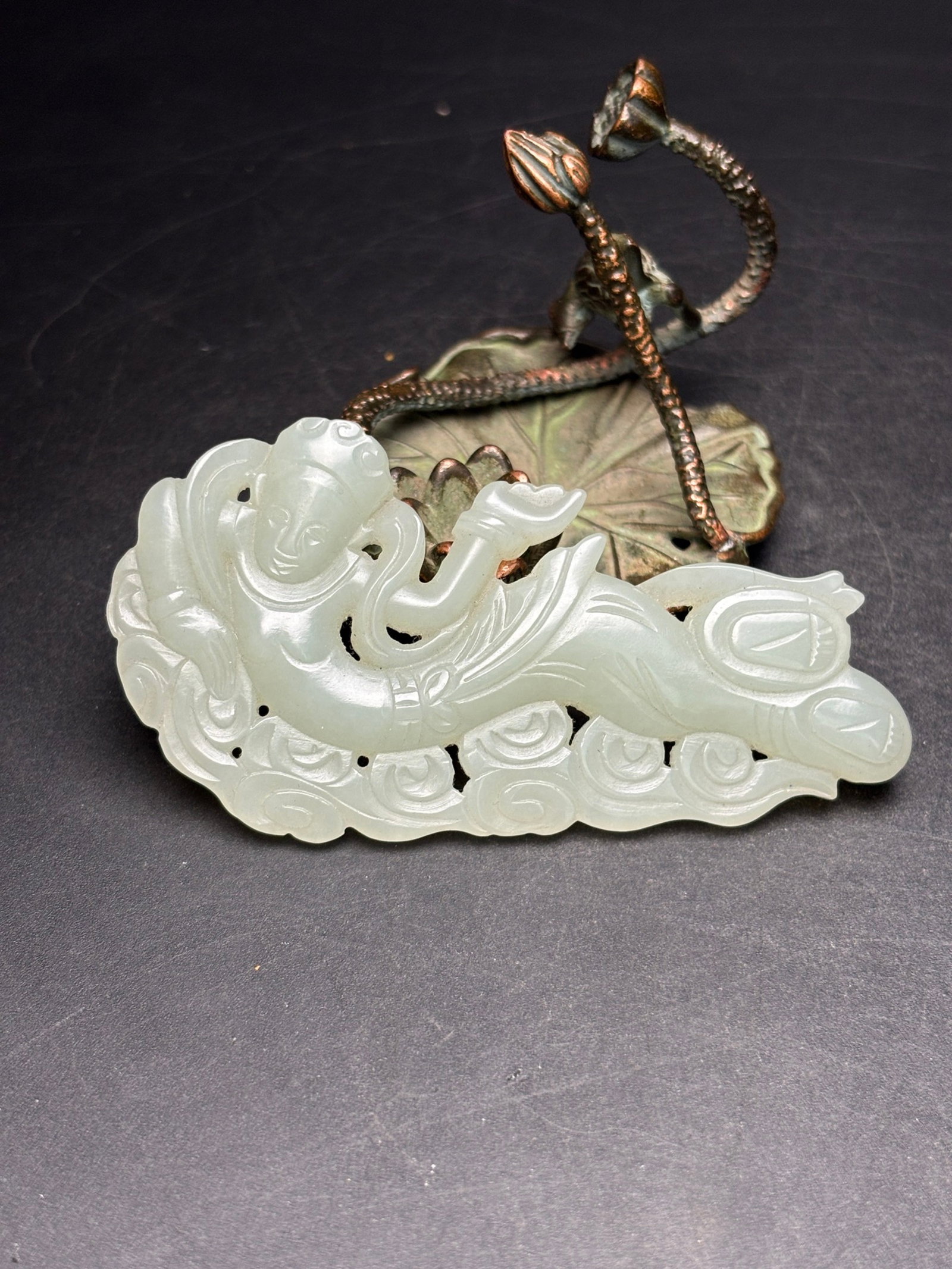 An Exquisite White Jade Figure Pattern Pendant: Estimated Value:920-1840 An Exquisite White Jade Figure Pattern Pendant,Qing Dynasty,China,Size:78mmx40mmx8mm,Weight:29g 白玉人物纹挂件,中国଀