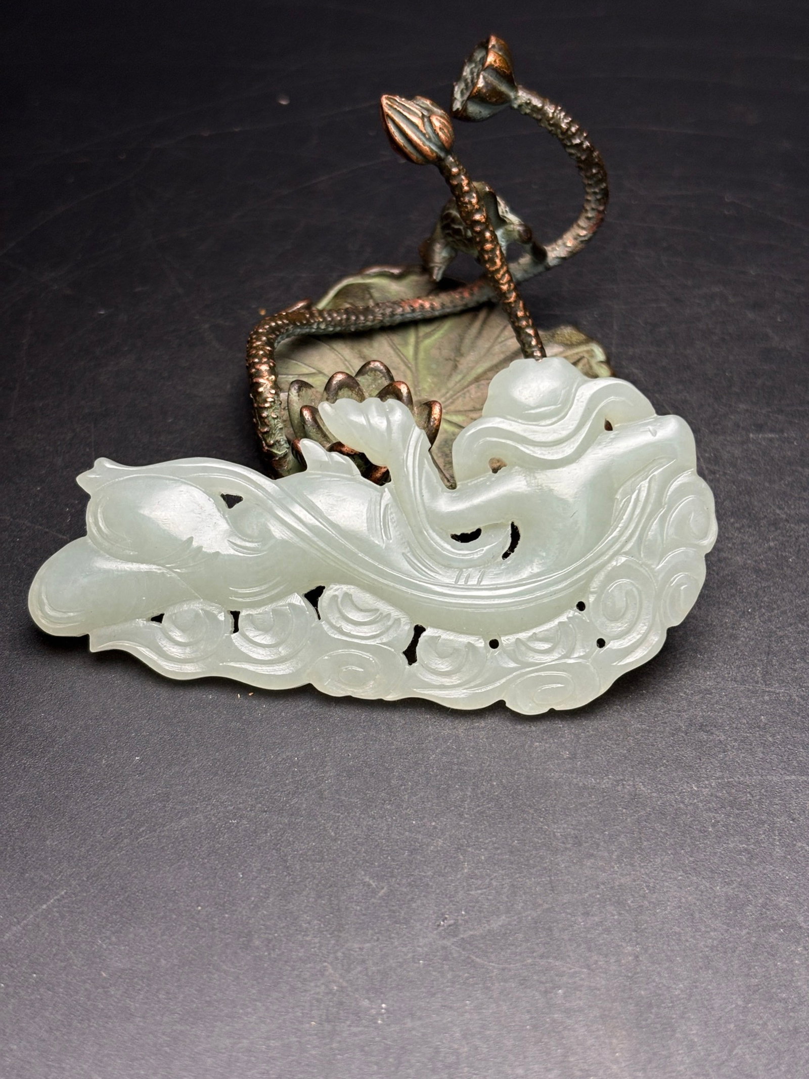 An Exquisite White Jade Figure Pattern Pendant - 2