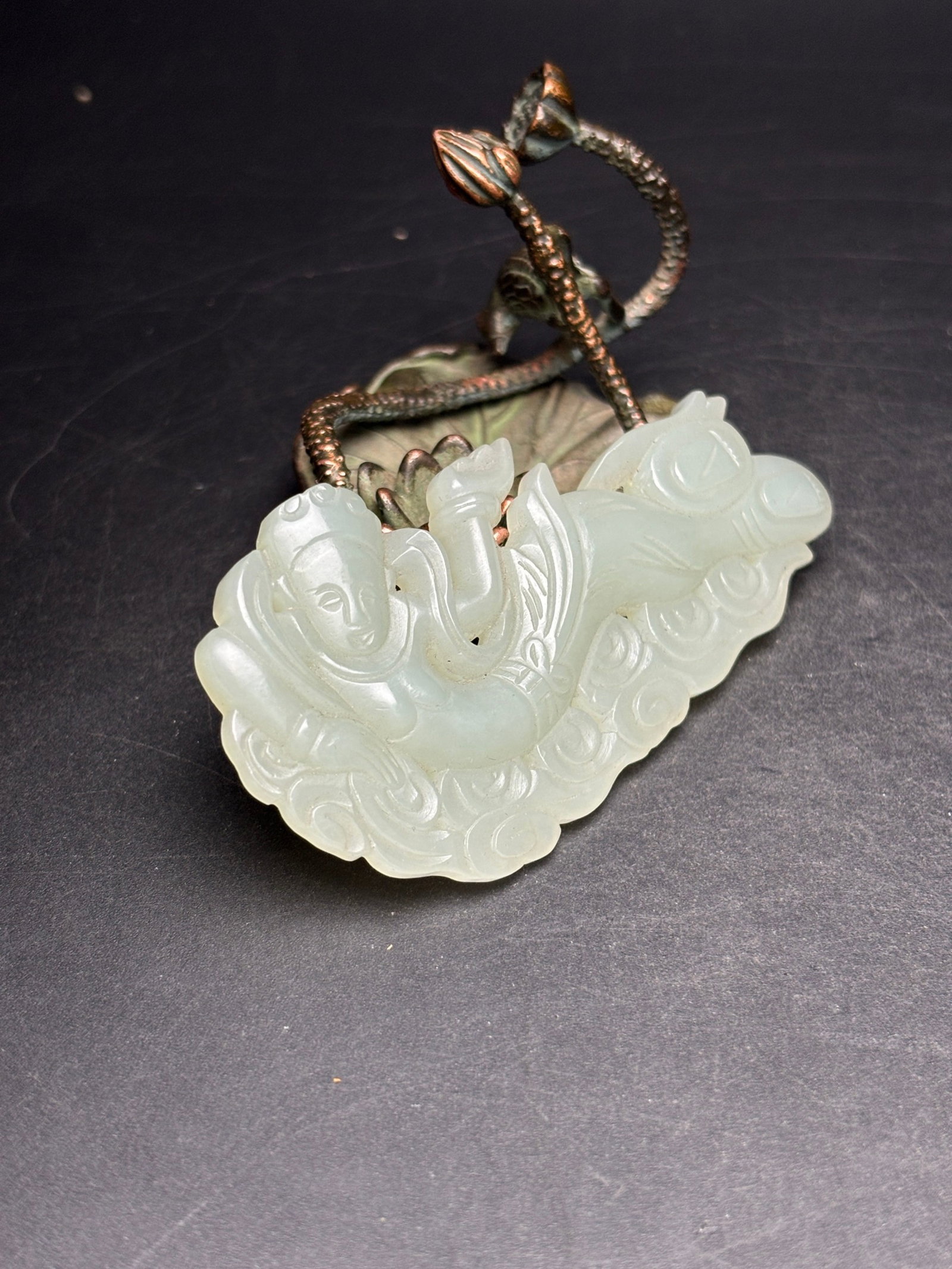 An Exquisite White Jade Figure Pattern Pendant - 3