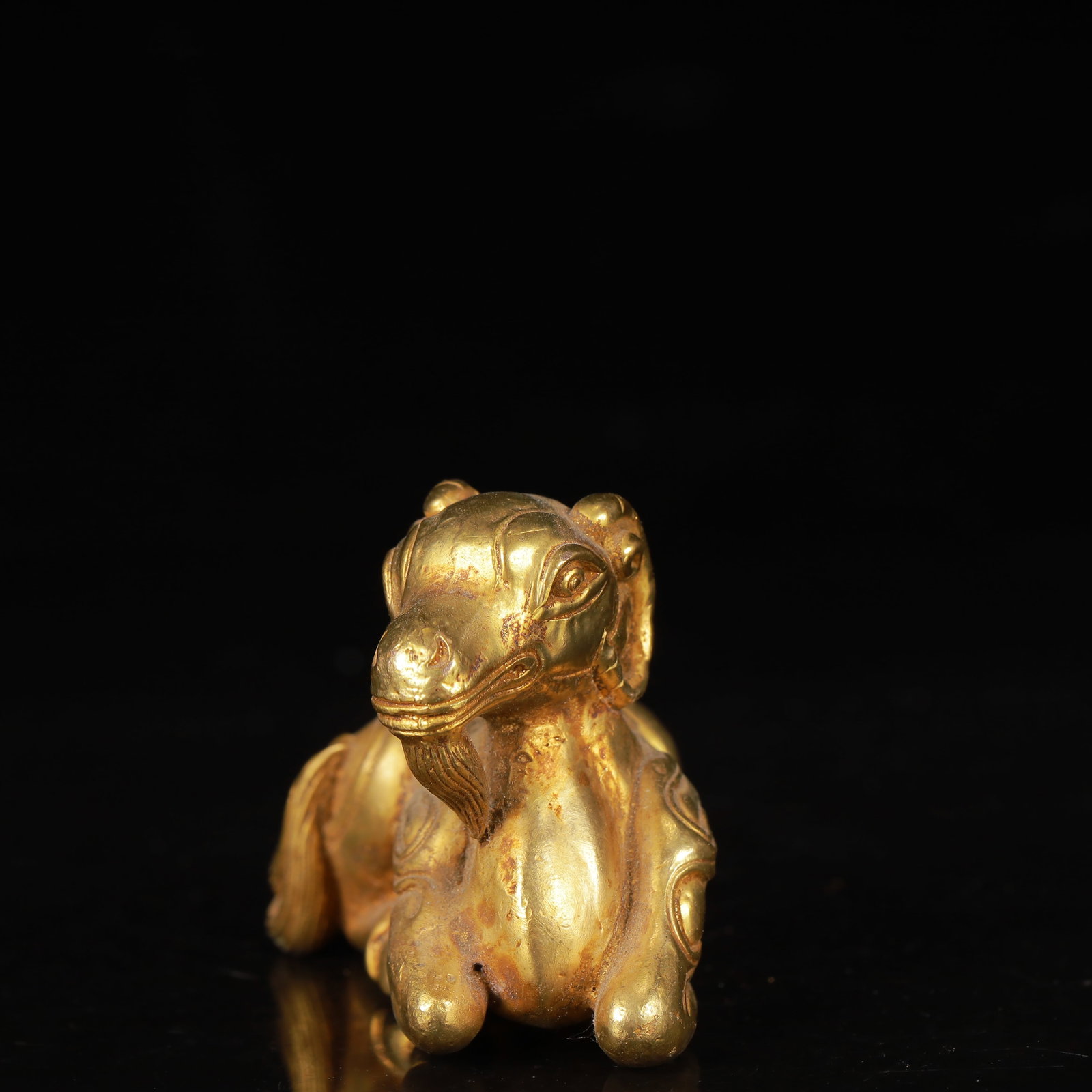 An Exquisite Gilt Bronze Sheep Ornament - 3