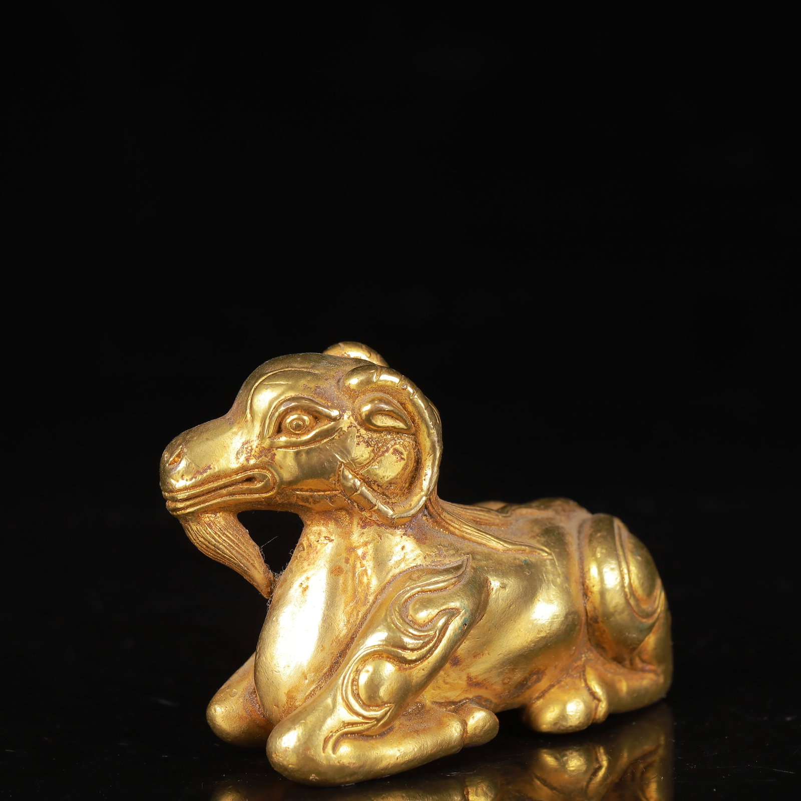 An Exquisite Gilt Bronze Sheep Ornament - 4