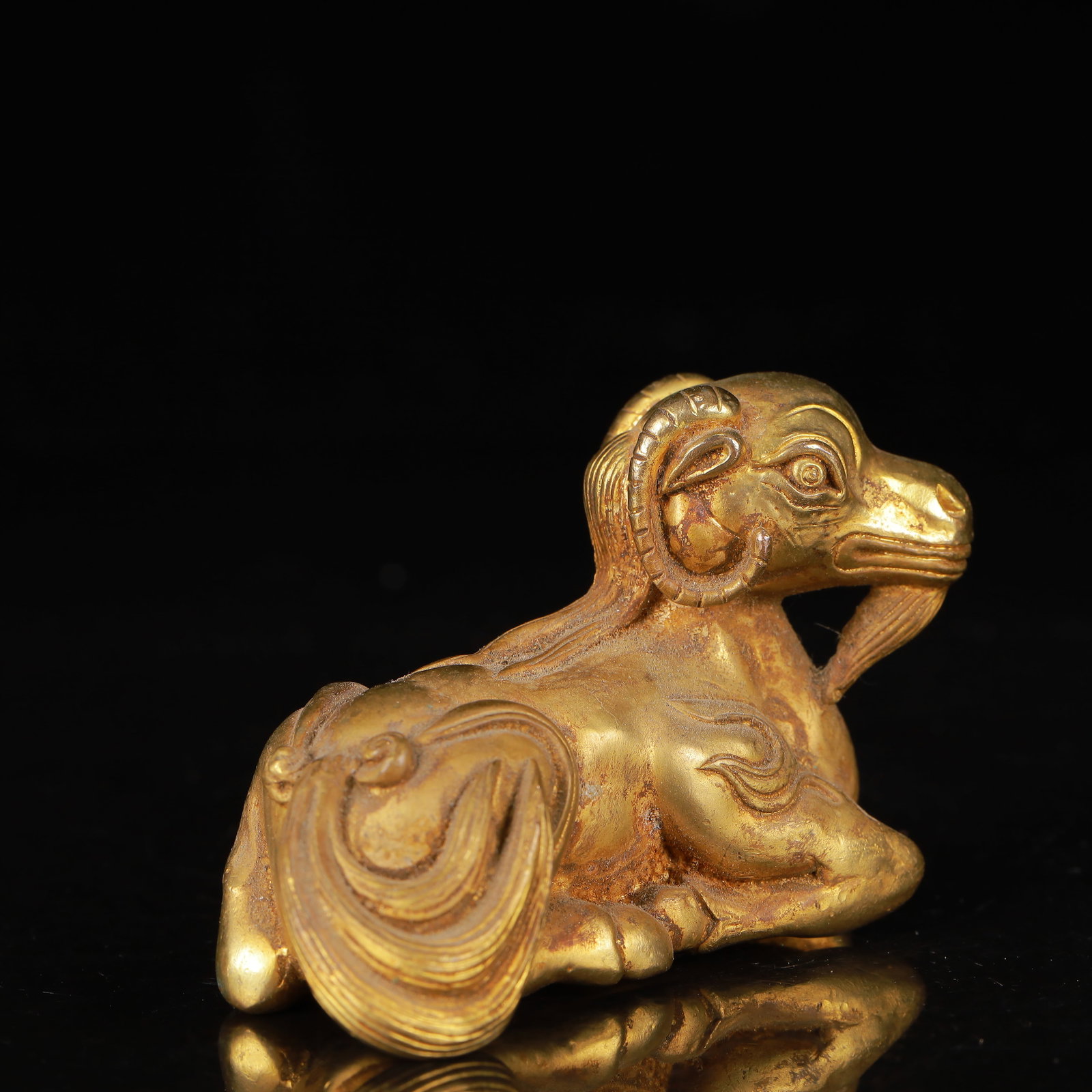An Exquisite Gilt Bronze Sheep Ornament - 7