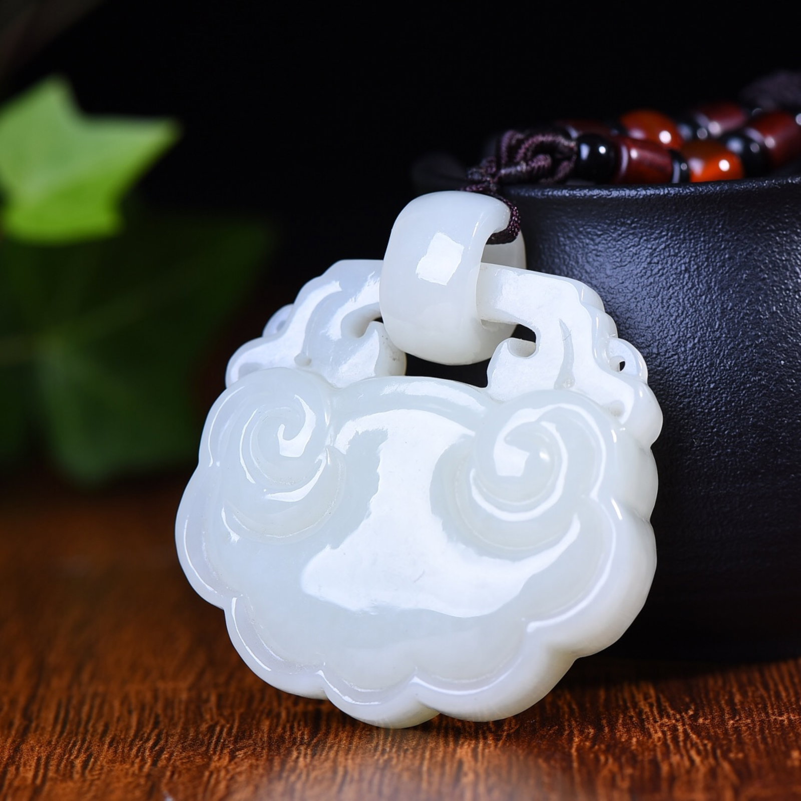 An Exquisite White Jade Lock-Shaped Pendant - 3
