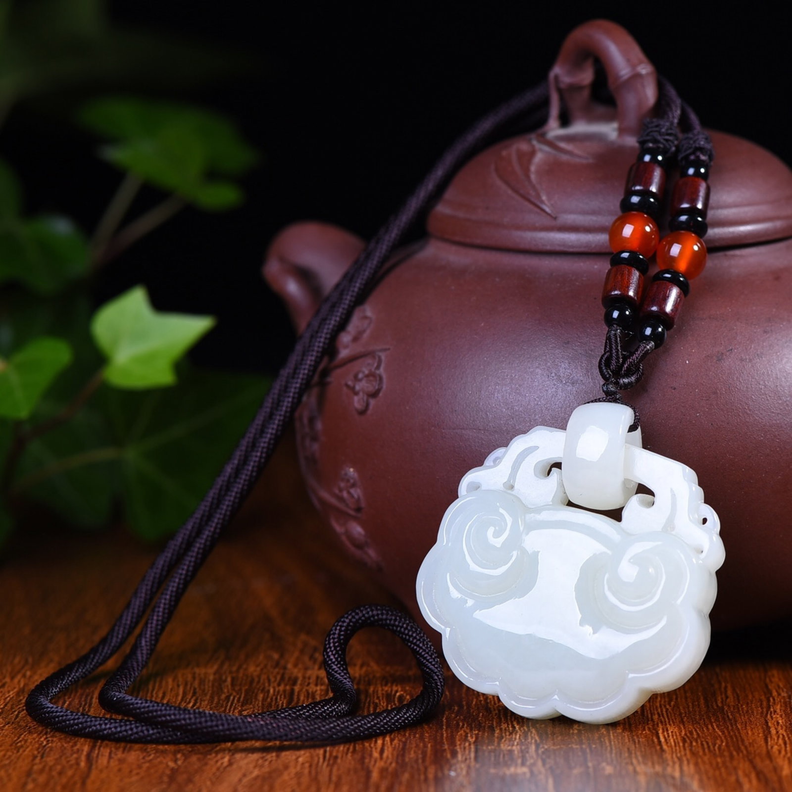 An Exquisite White Jade Lock-Shaped Pendant - 5