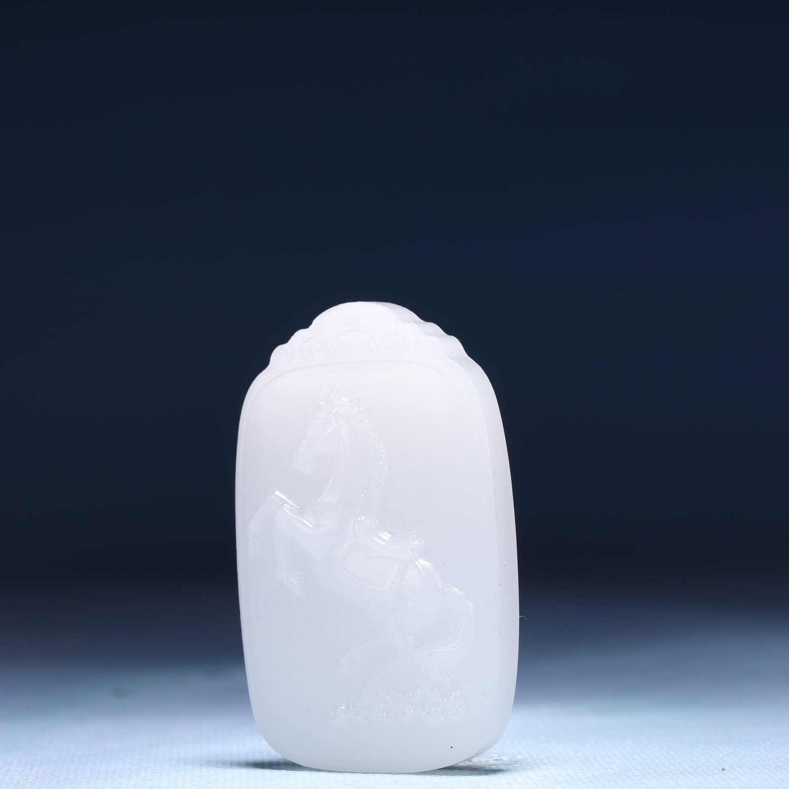 An Exquisite White Jade Horse Pattern Pendant - 2