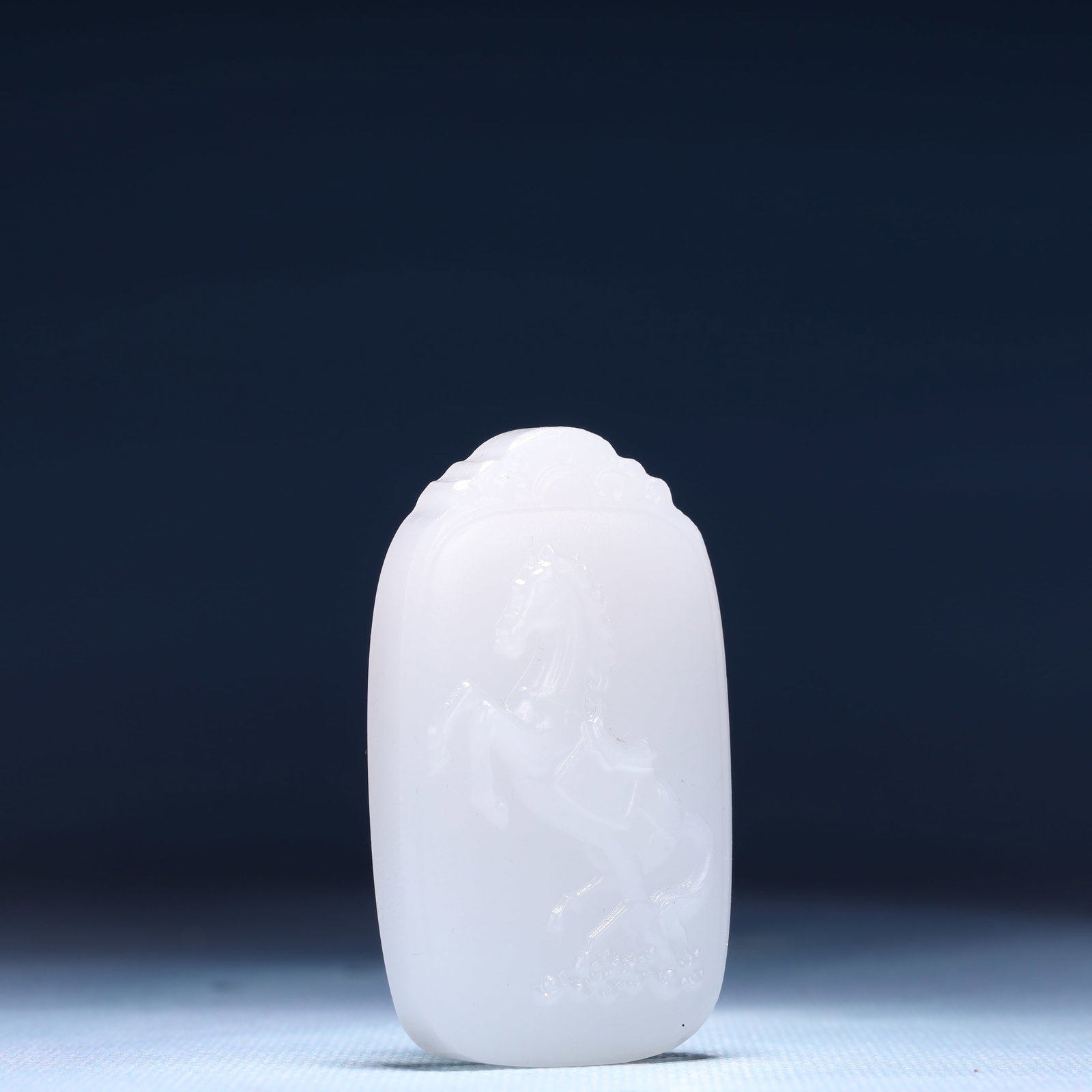 An Exquisite White Jade Horse Pattern Pendant - 3