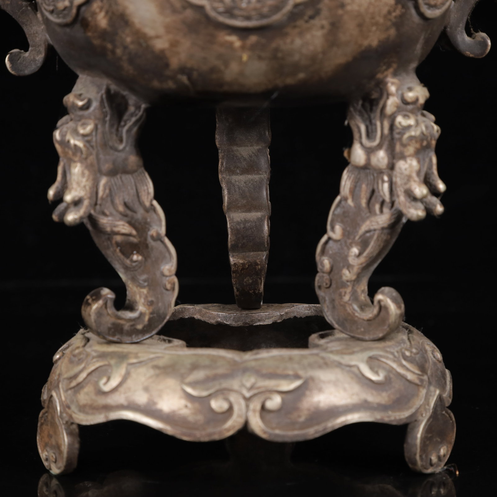 An Exquisite Silver-Plated Bronze Flower Pattern Dragon-Ears and Dragon Legs Censer - 6