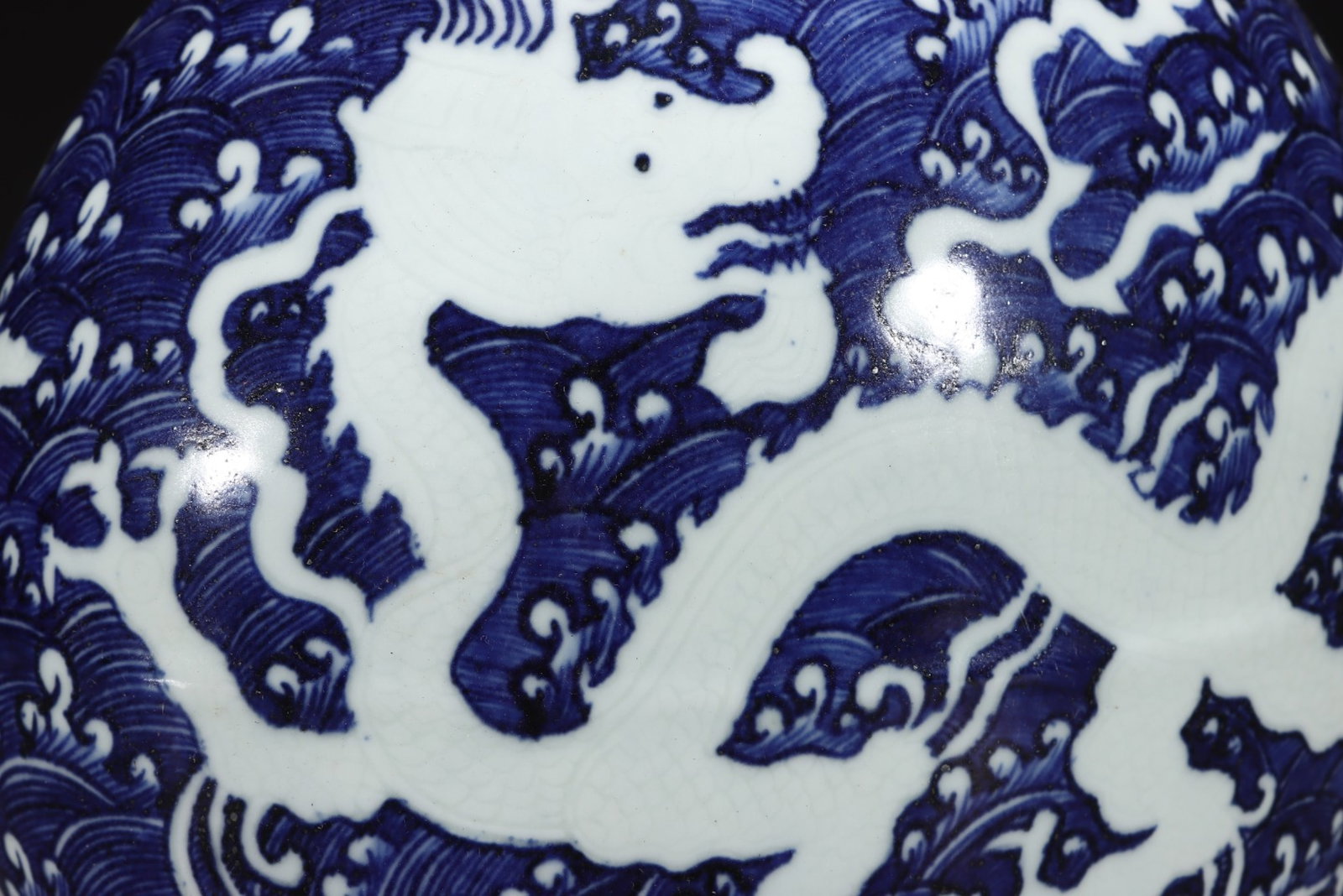 An Exquisite Blue and White Seawater Dragon Pattern Vase - 2