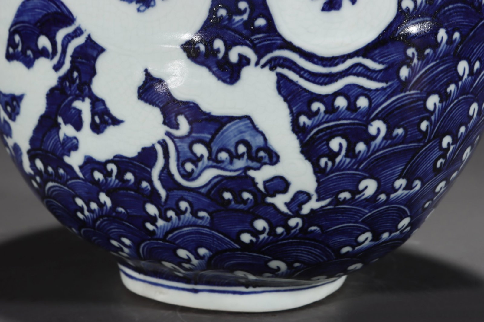 An Exquisite Blue and White Seawater Dragon Pattern Vase - 5