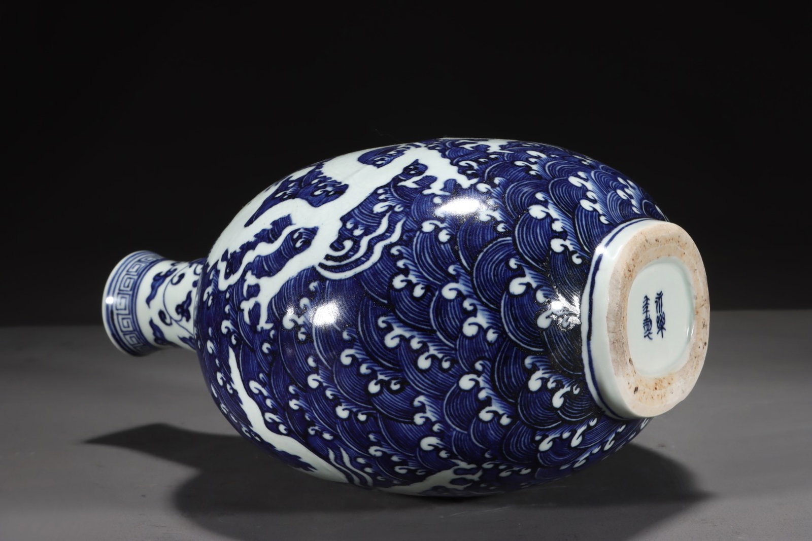An Exquisite Blue and White Seawater Dragon Pattern Vase - 7
