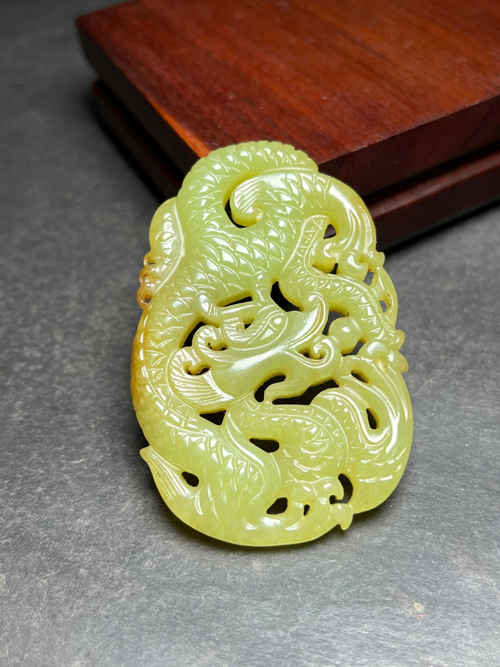 An Exquisite Yellow Jade Dragon Pendant - 5