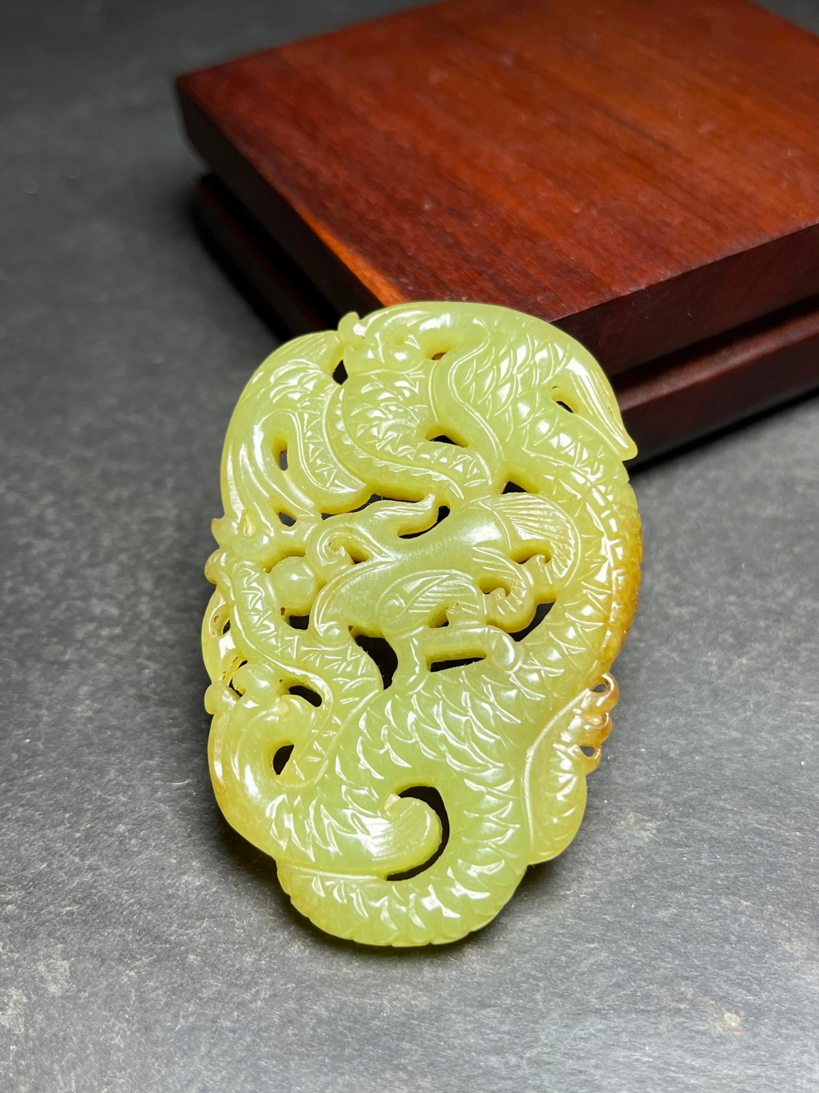 An Exquisite Yellow Jade Dragon Pendant - 7