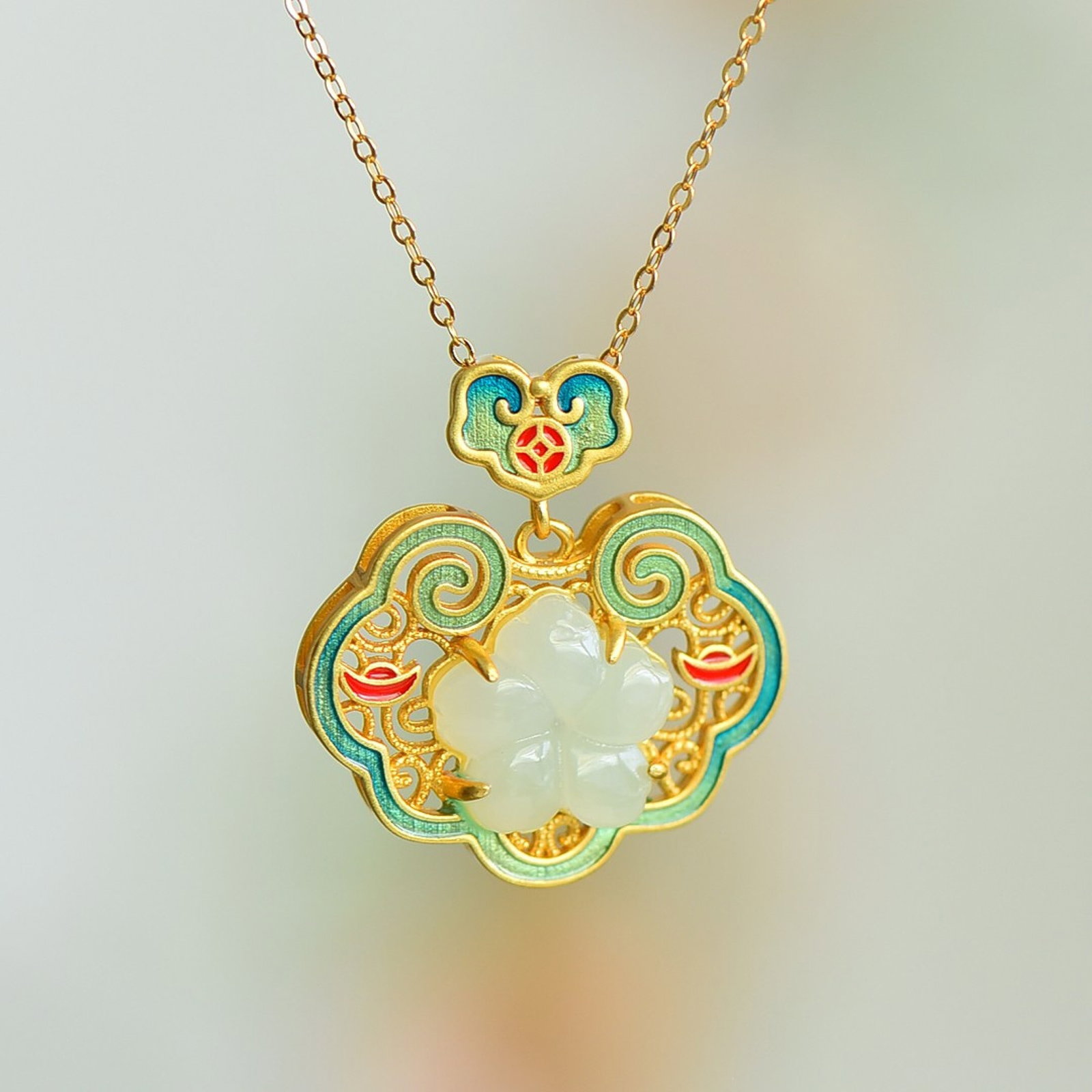An Exquisite Sterling Silver-Gold Plated Inlaid White Jade Pendant: Estimated Value:200-400 An Exquisite Sterling Silver-Gold Plated Inlaid White Jade Pendant 纯银镀金镶白玉吊坠