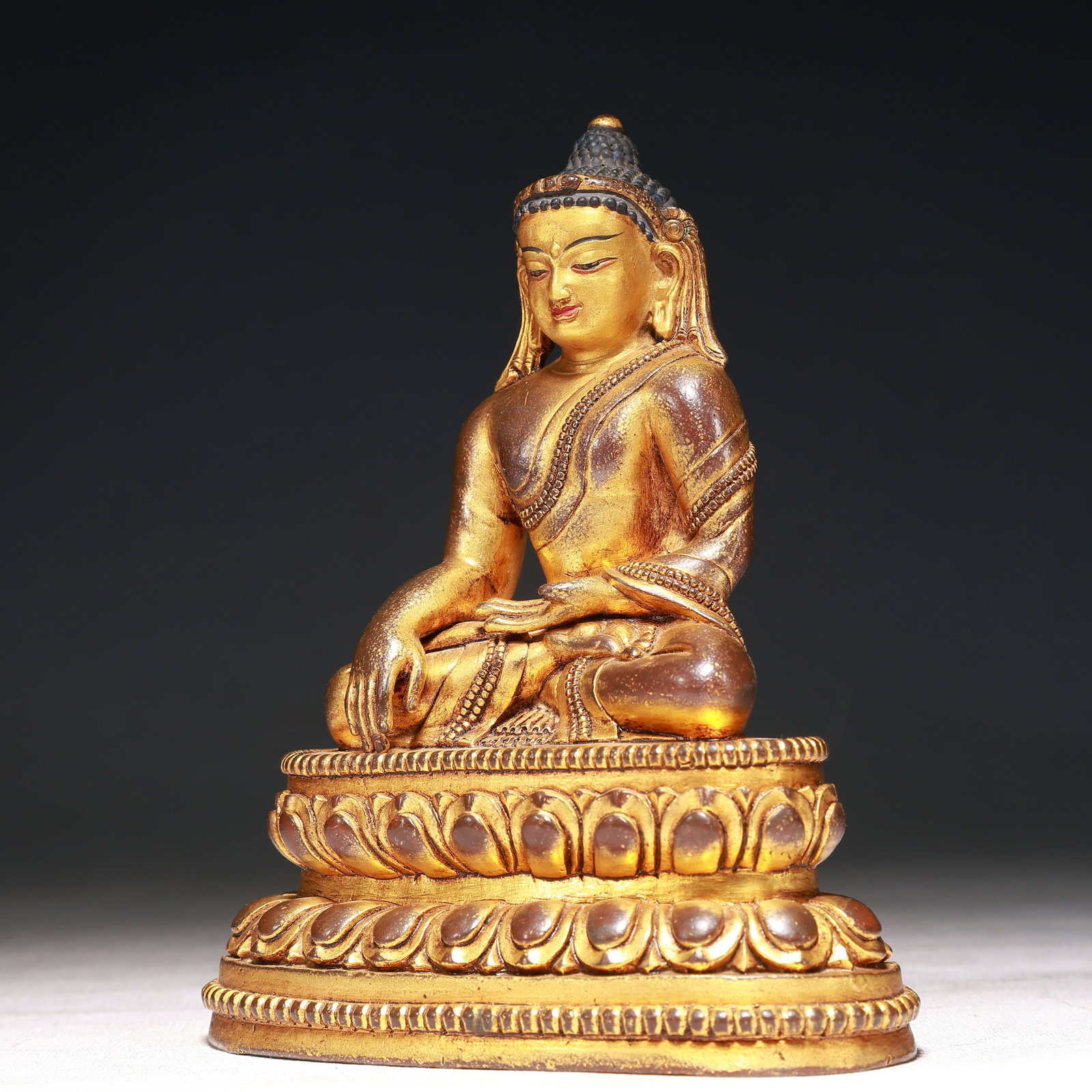 A Solemn Gilt Bronze Statue of Sakyamuni - 2