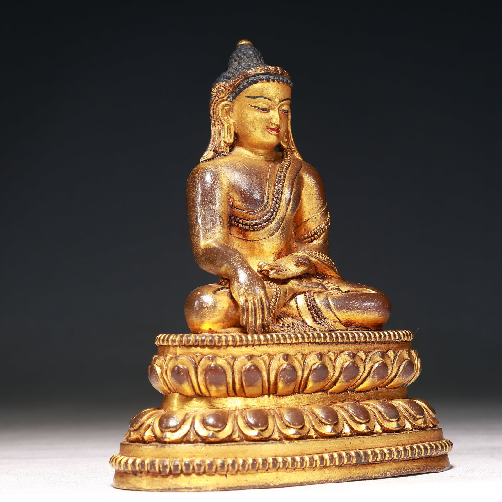 A Solemn Gilt Bronze Statue of Sakyamuni - 3