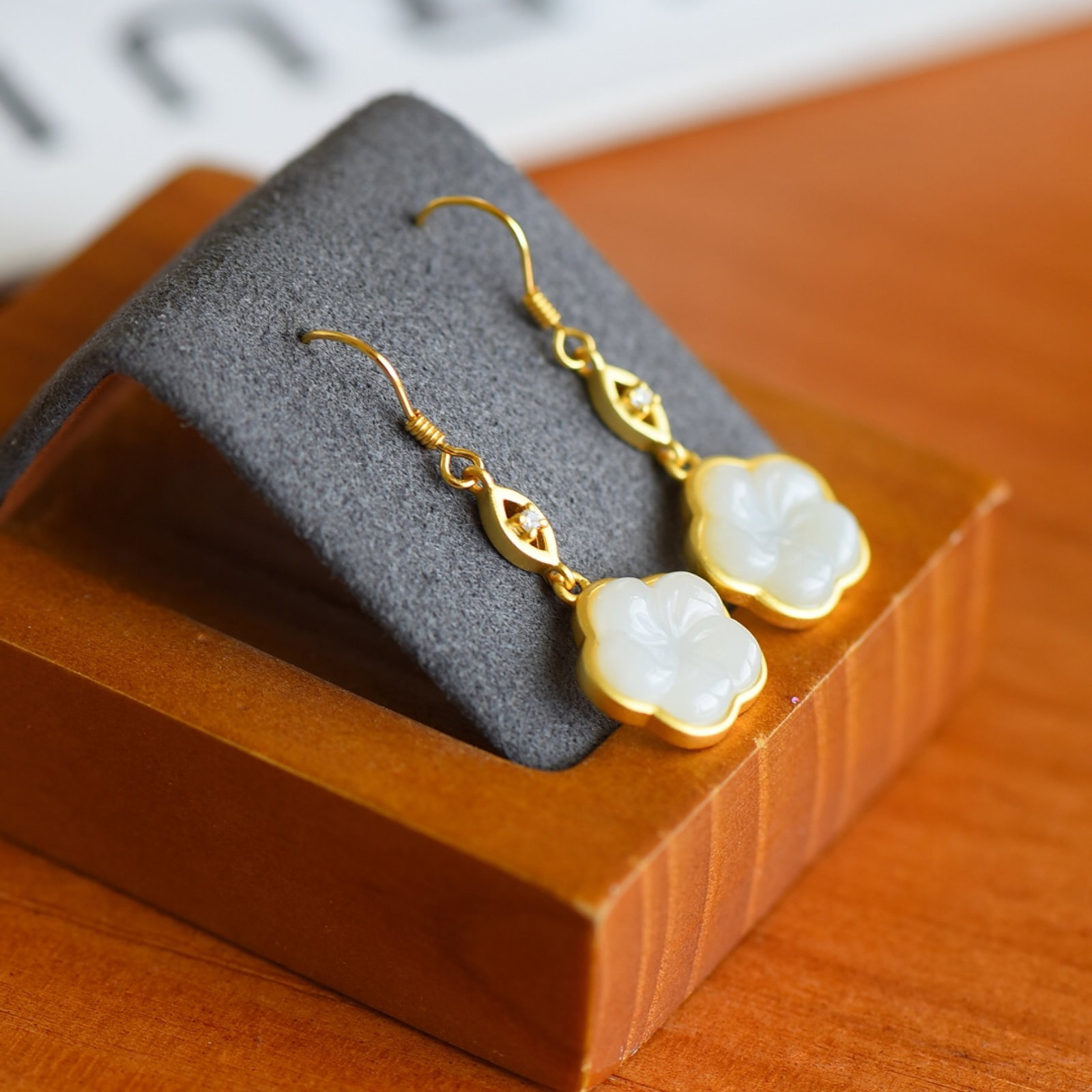 A Pair of Exquisite Sterling Silver-Gold Plated Inlaid White Jade Earrings - 3
