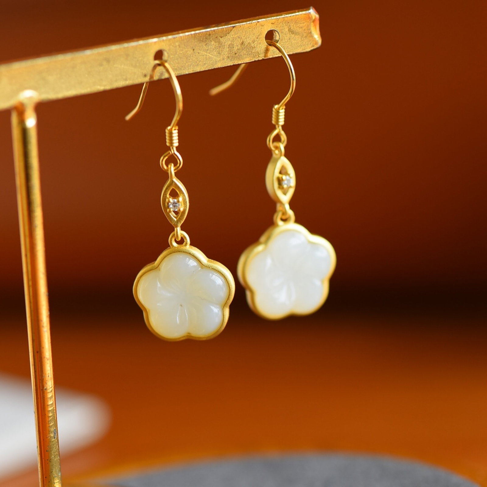 A Pair of Exquisite Sterling Silver-Gold Plated Inlaid White Jade Earrings - 4