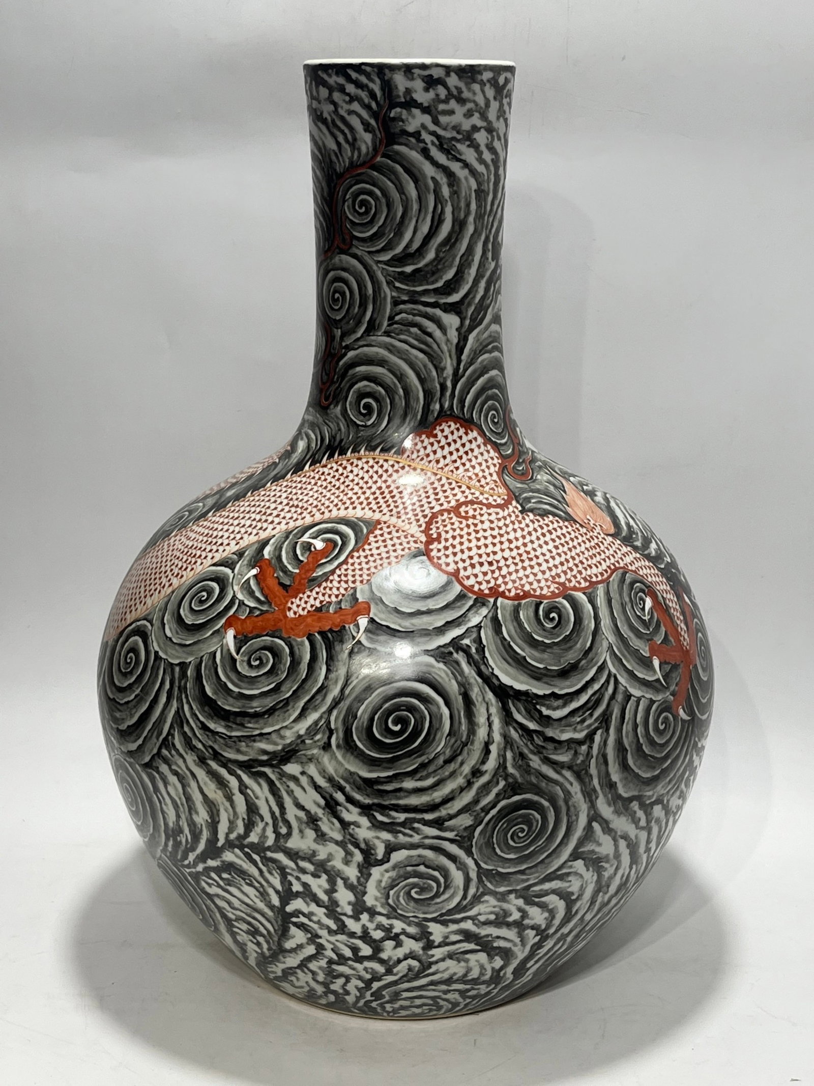 An Exquisite Famille-Rose Seawater and Dragon Pattern Vase - 4