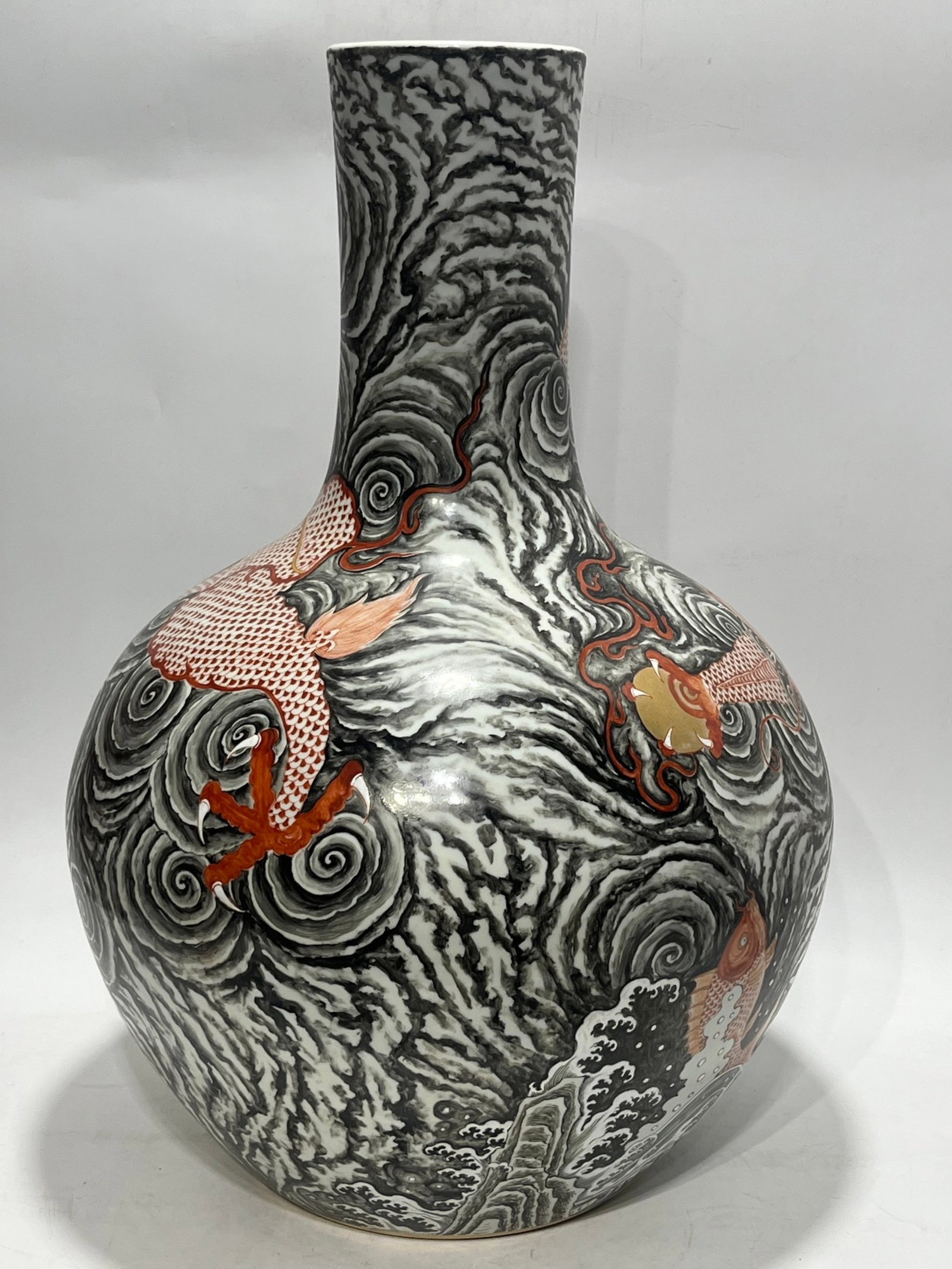 An Exquisite Famille-Rose Seawater and Dragon Pattern Vase - 5