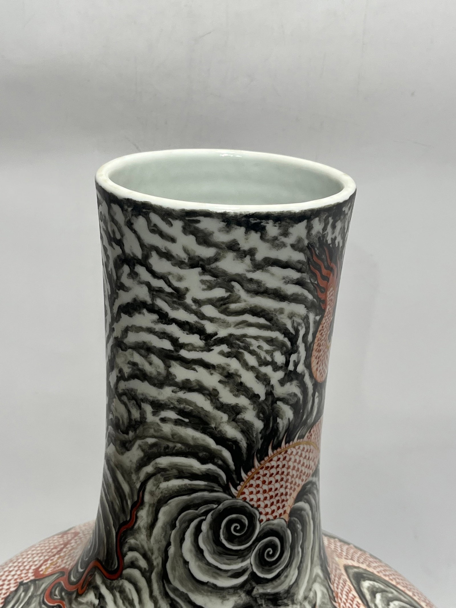 An Exquisite Famille-Rose Seawater and Dragon Pattern Vase - 7