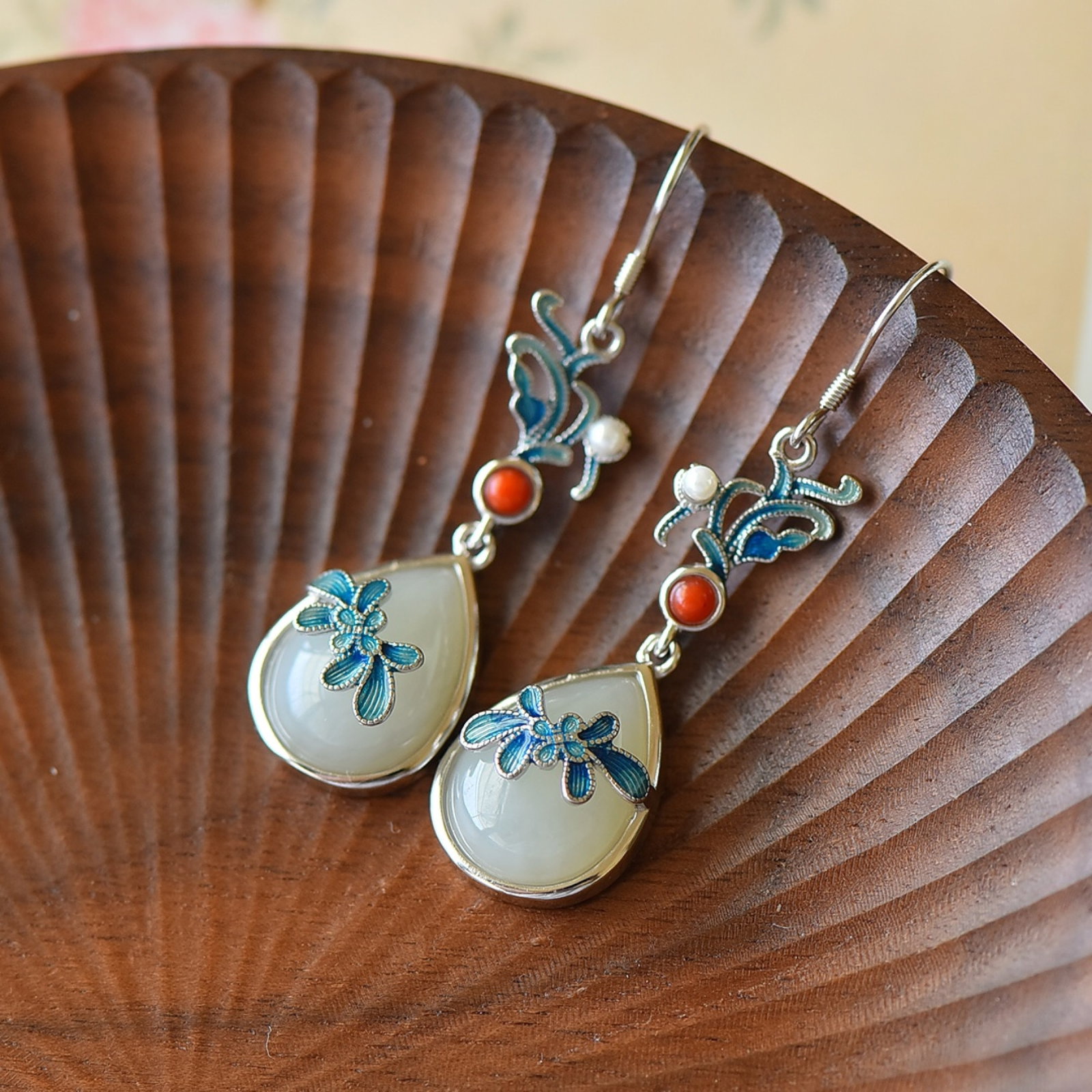A Pair of Exquisite Sterling Silver Inlaid White Jade Enamel Earrings,Inlaid Pearls - 3