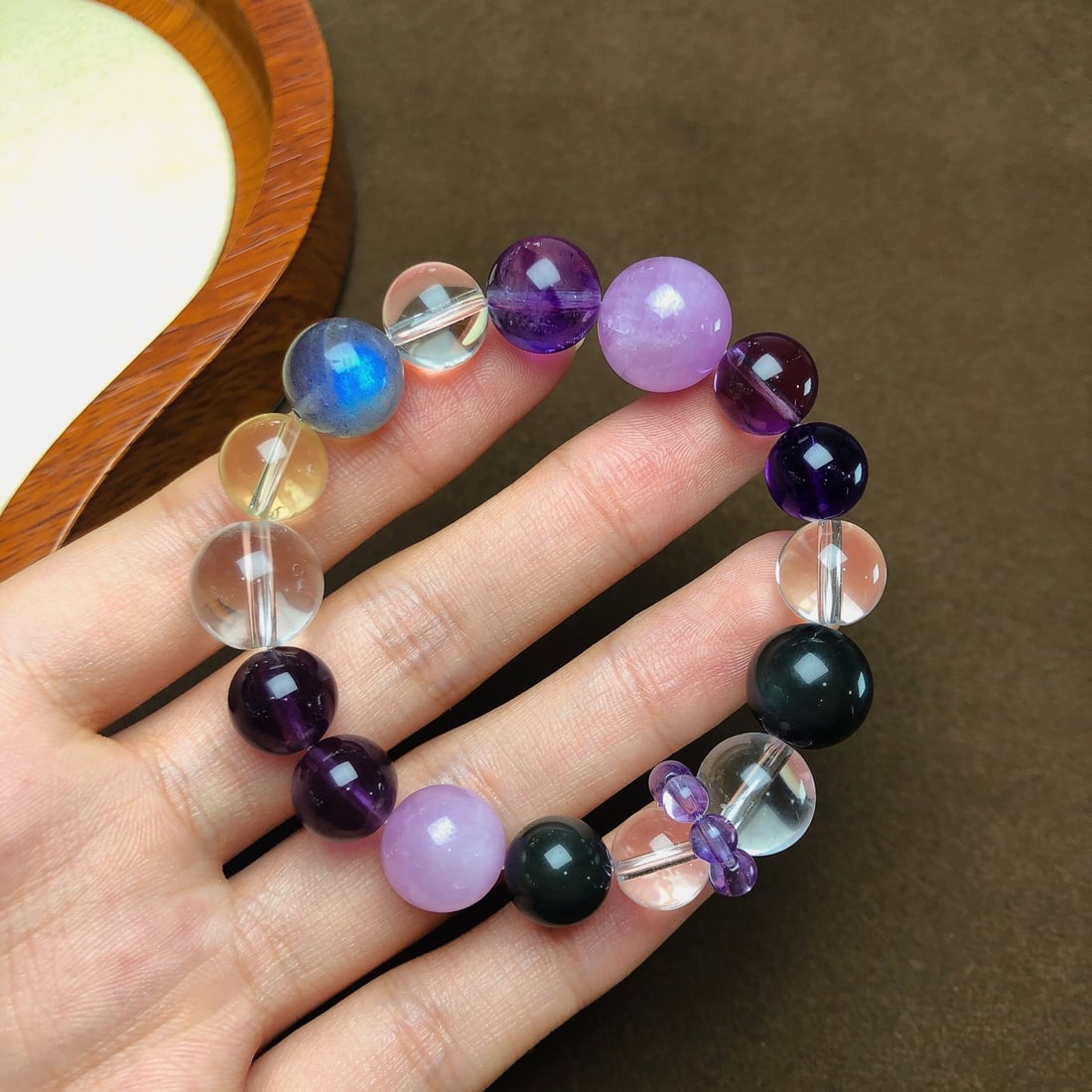 An Exquisite Crystal Bracelets: Estimated Value:600-1200 An Exquisite Crystal Bracelets,Size: 10.7mm,13.5mm, Weight:33.3g 水晶手串
