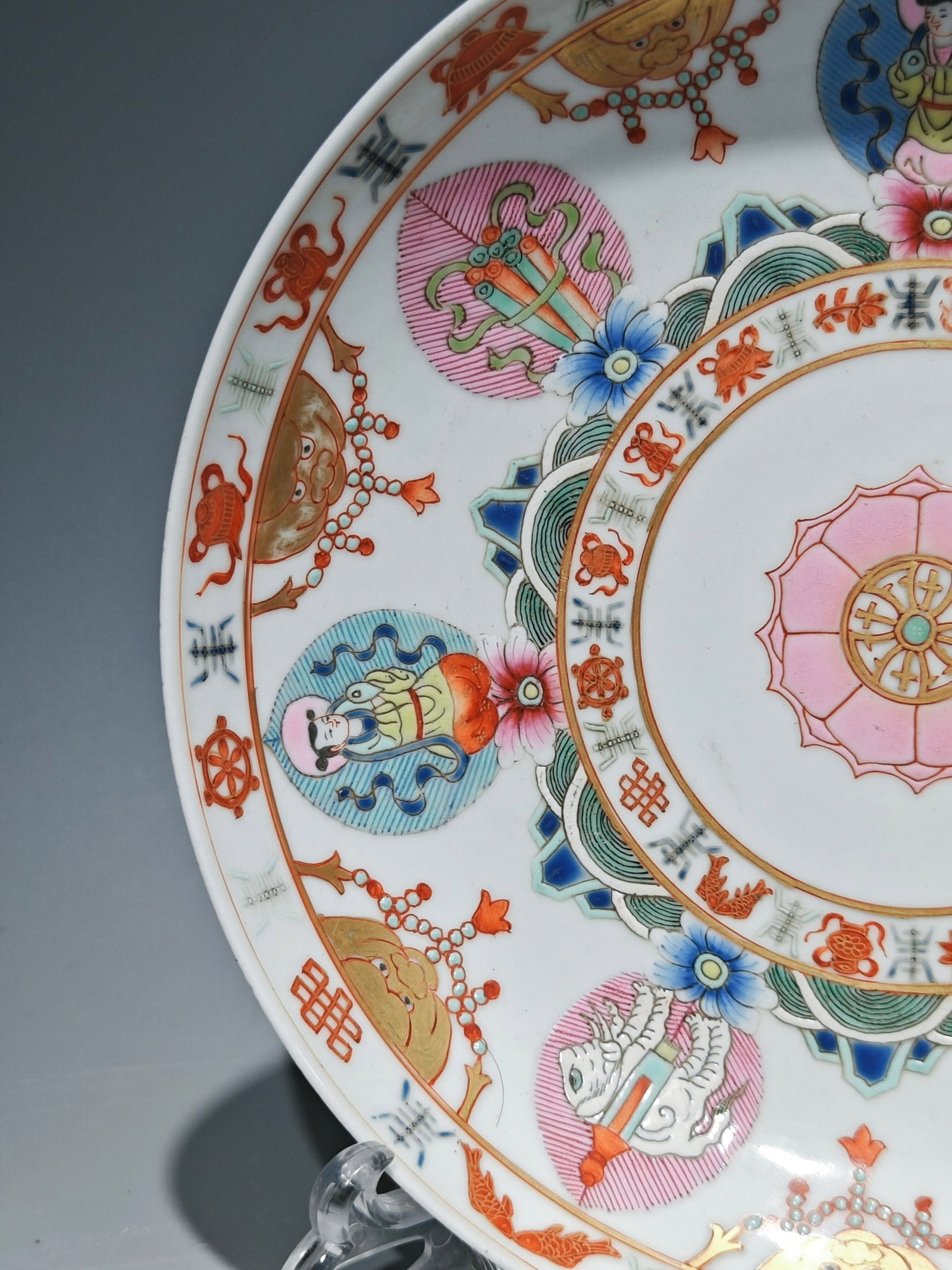 An Exquisite Famille-Rose Painted Gold Eight Treasures Pattern Plate - 4