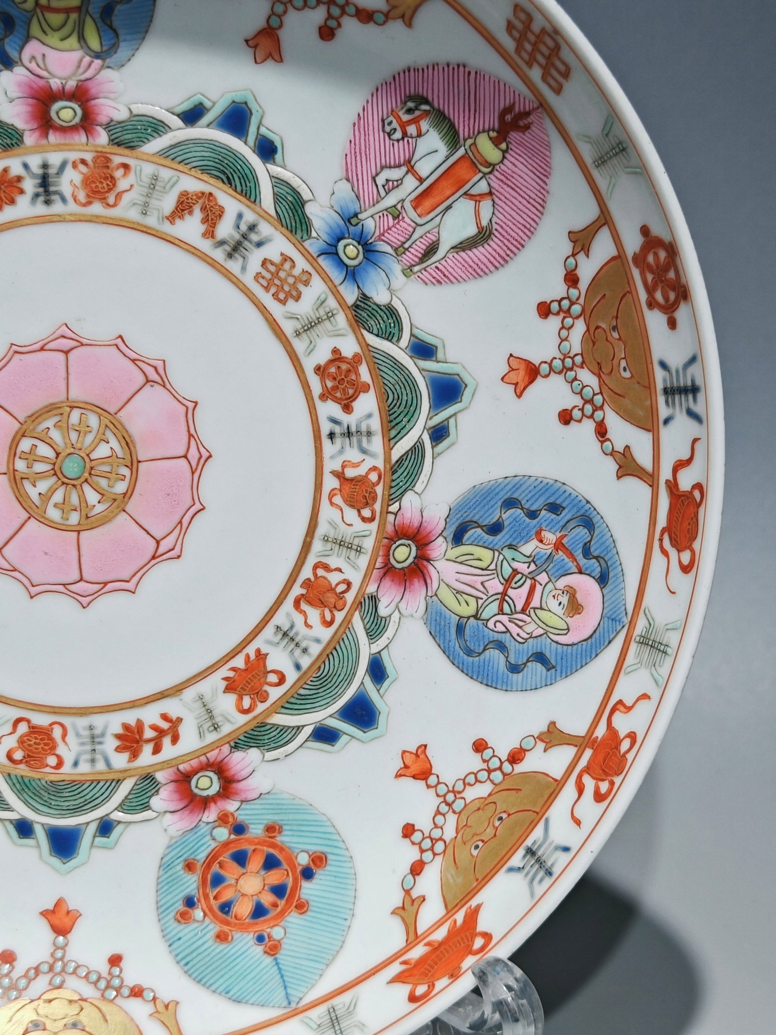 An Exquisite Famille-Rose Painted Gold Eight Treasures Pattern Plate - 6