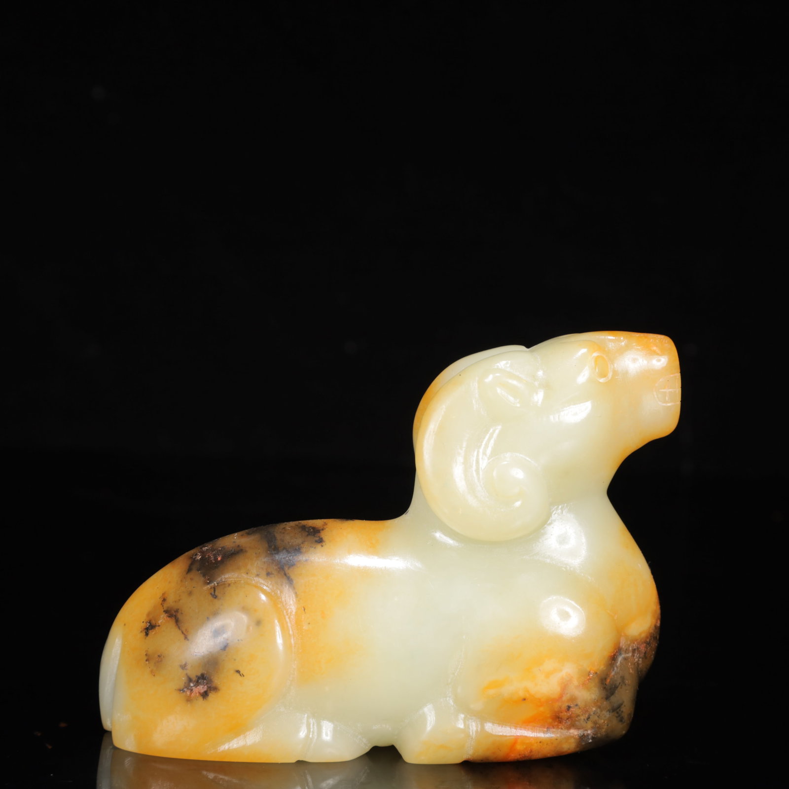 An Exquisite White Jade Sheep Ornament: Estimated Value:2000-4000 An Exquisite White Jade Sheep Ornament,Qing Dynasty,China,Size:4.3inx2inx3.1in,Weight:521g 白玉羊摆件,中国清代
