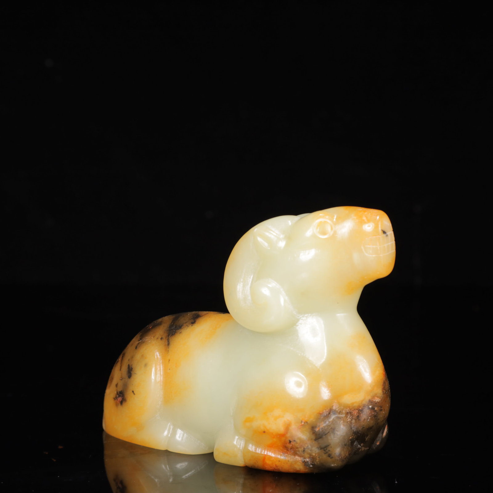 An Exquisite White Jade Sheep Ornament - 2
