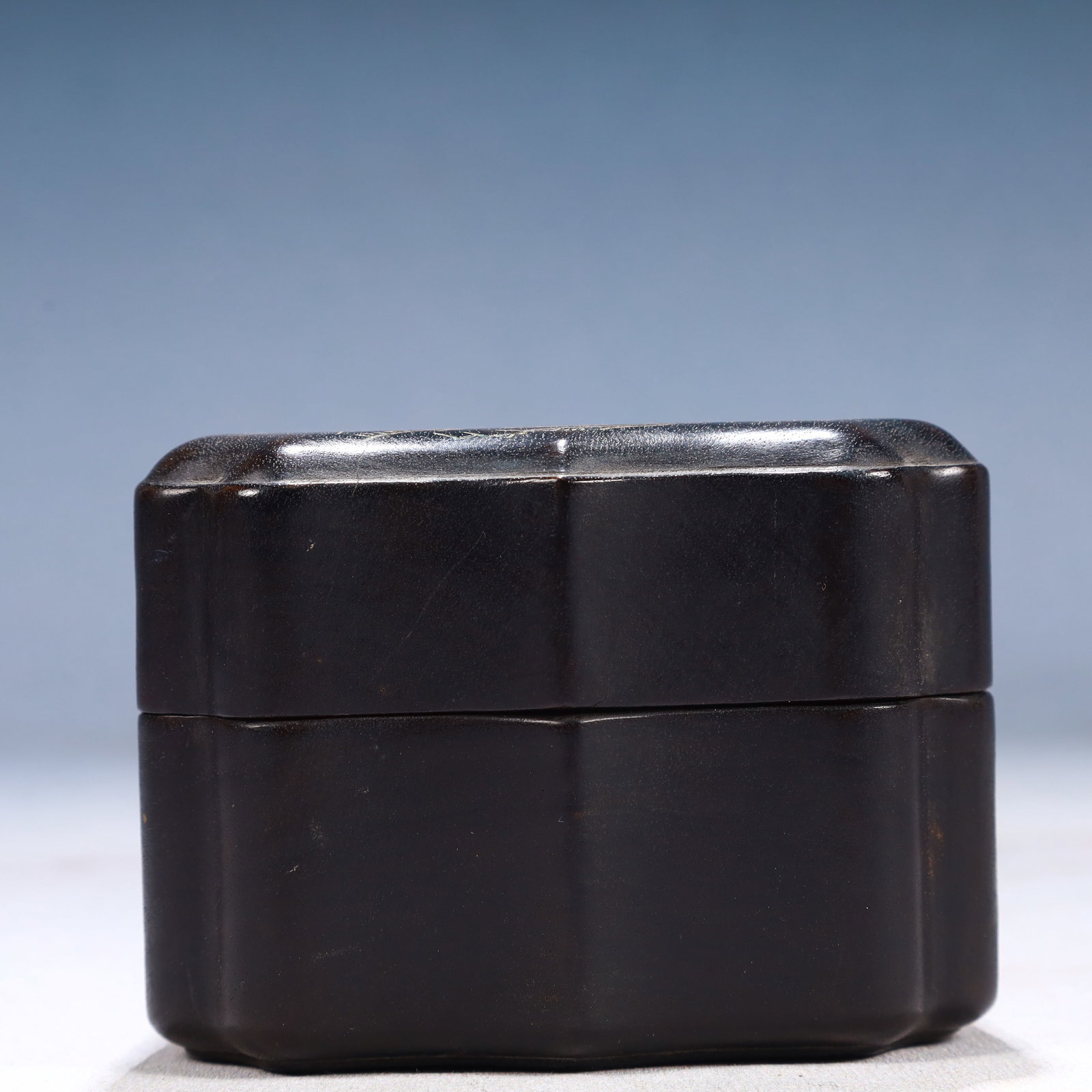 An Exquisite Zitanwood Landscape and Figure Pattern Cover Box - 3